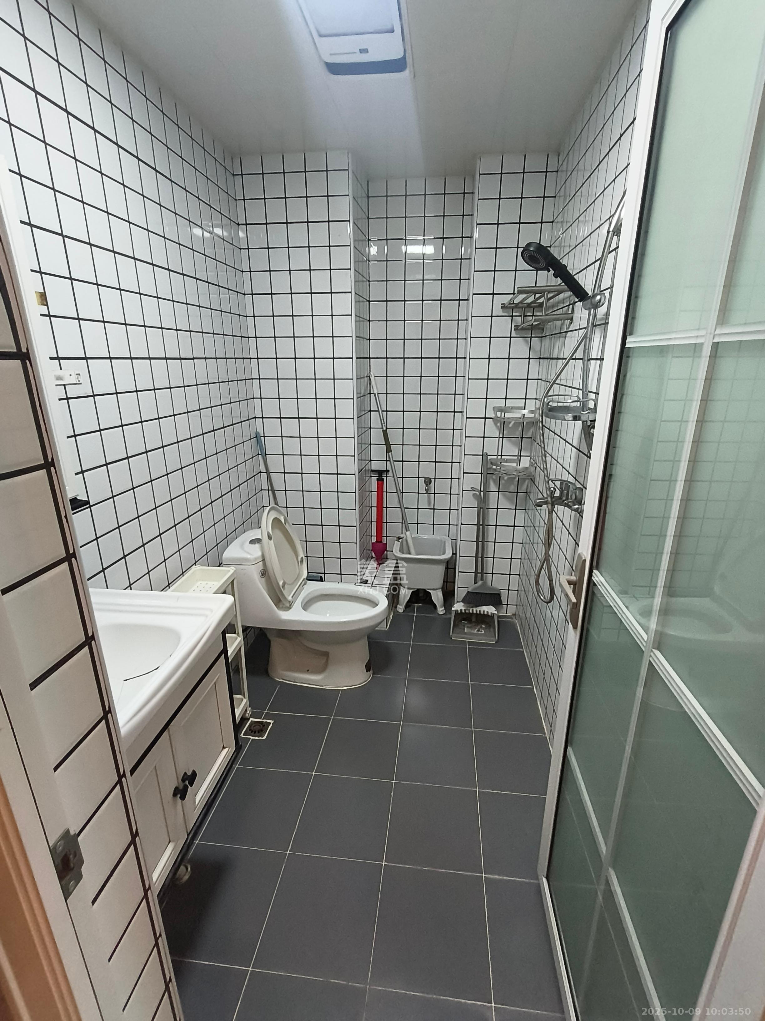 第六都(陆都小区)  1室1厅1卫    2000.0元/月 第六都(陆都小区)  1室1厅1卫    2000.0元/月室内图