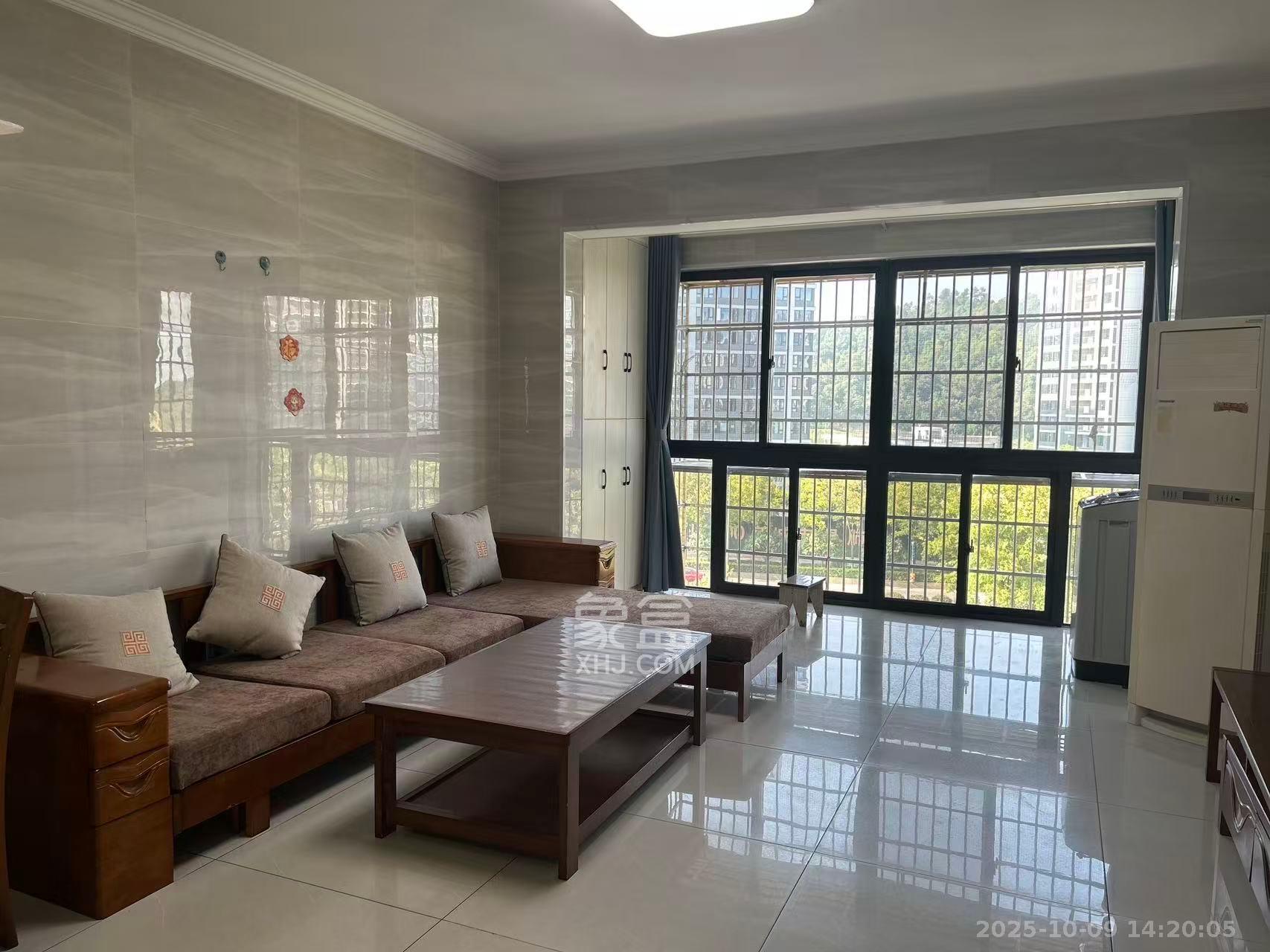 岳鞍阁小区  3室2厅2卫    2200.0元/月 岳鞍阁小区  3室2厅2卫    2200.0元/月室内图