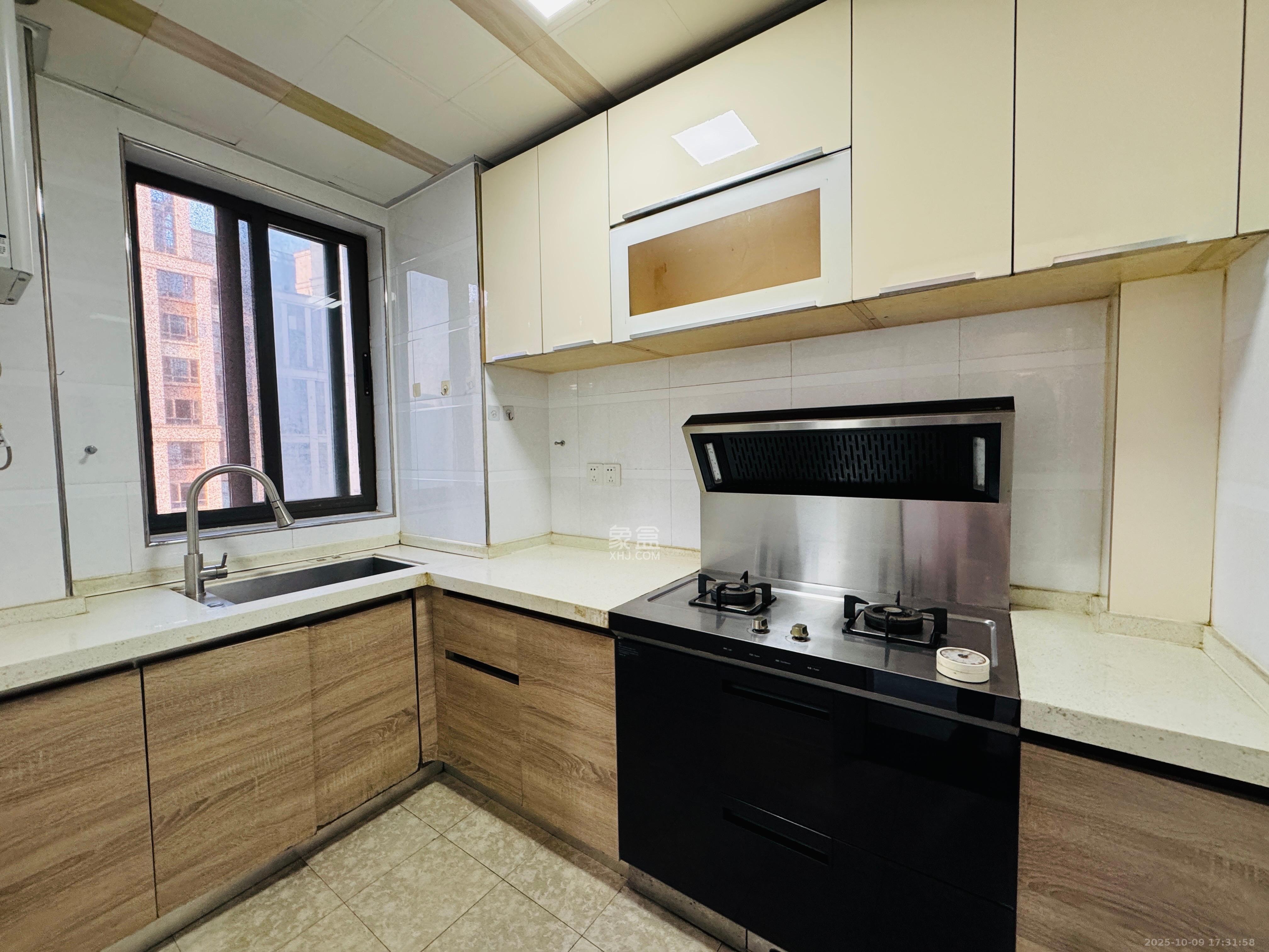 南山雍江汇(滨江国际新城) 3室2厅1卫 3500.0元/月 南山雍江汇(滨江国际新城) 3室2厅1卫 3500.0元/月室内图