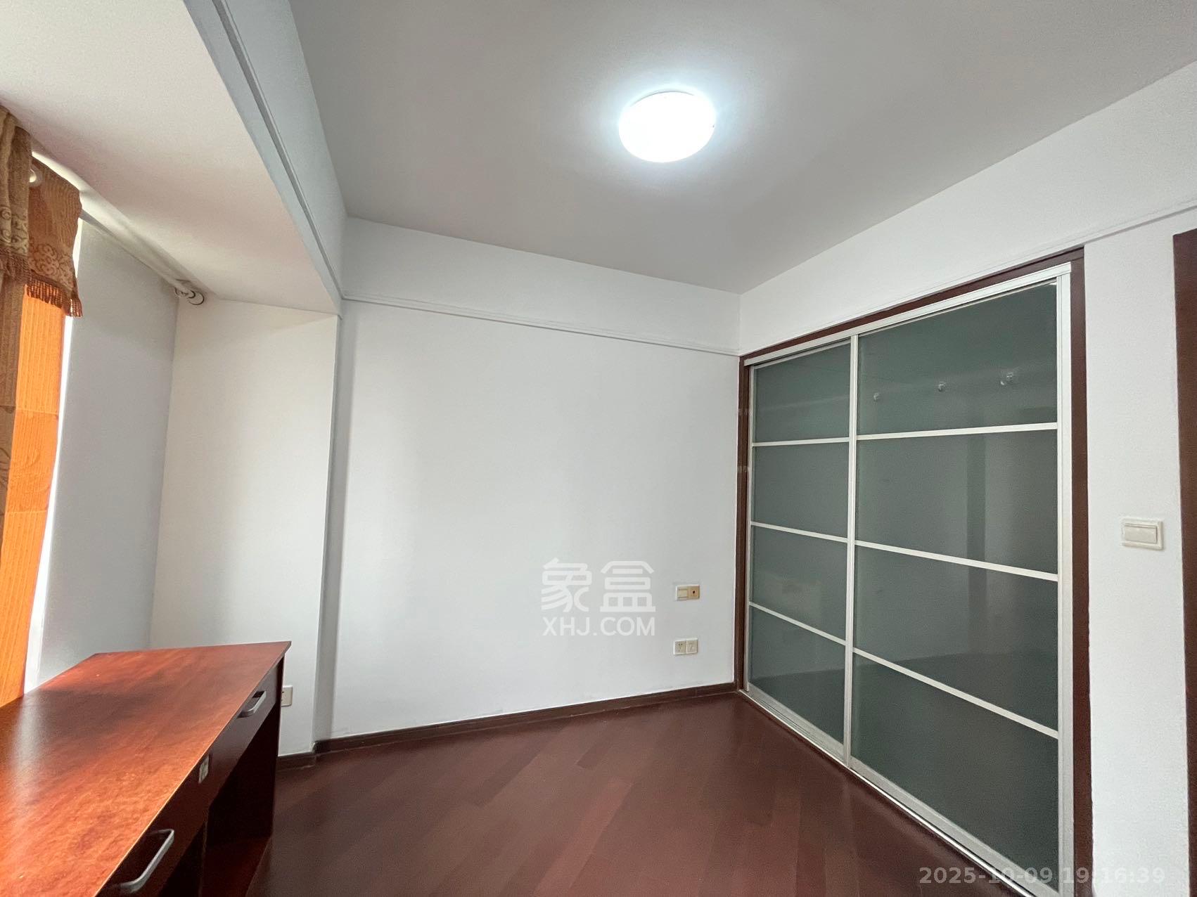 万科金域蓝湾  3室2厅1卫    2200.0元/月 万科金域蓝湾  3室2厅1卫    2200.0元/月室内图