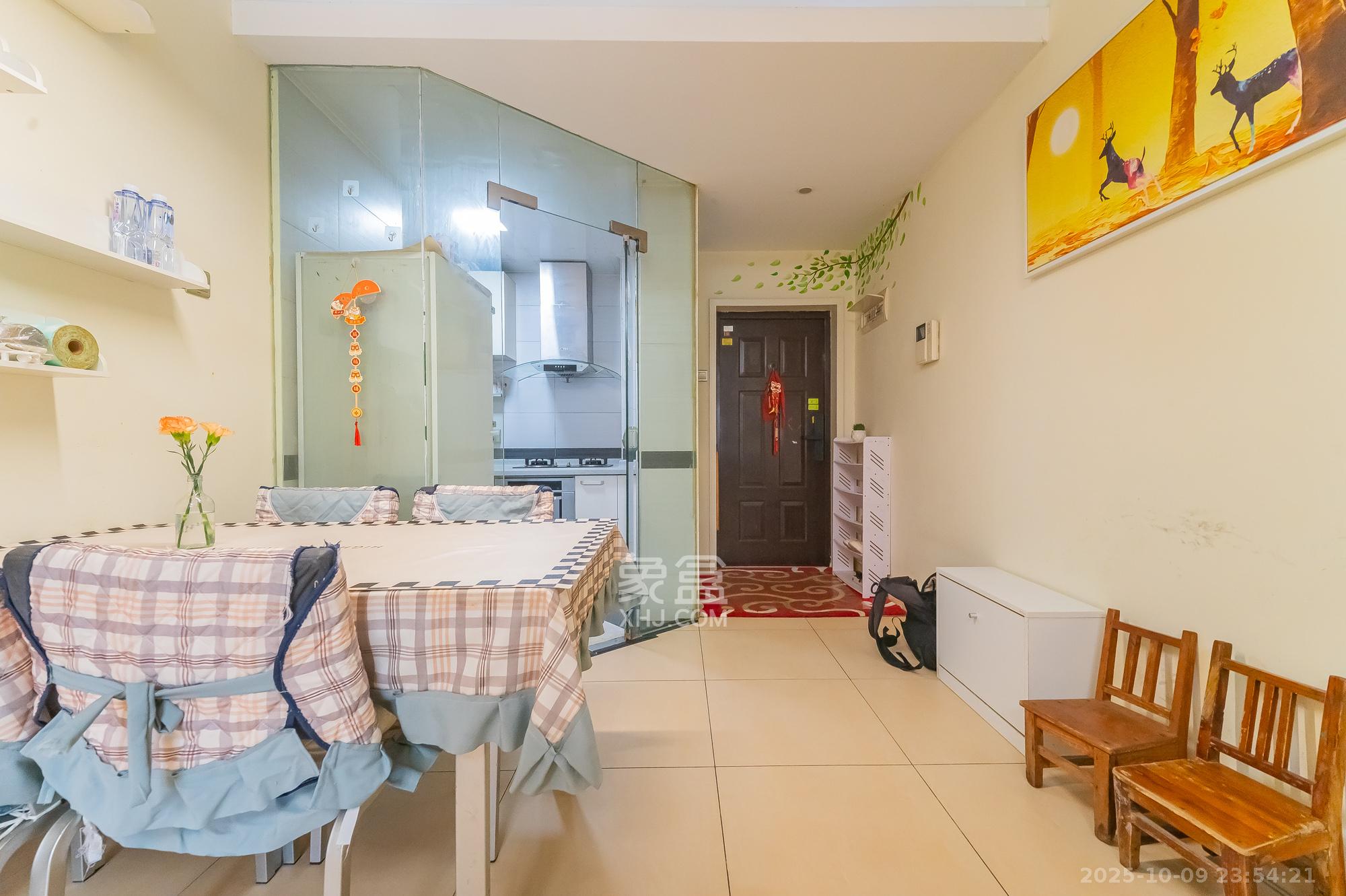 华润凤凰城一期  2室2厅1卫    52.0万客厅