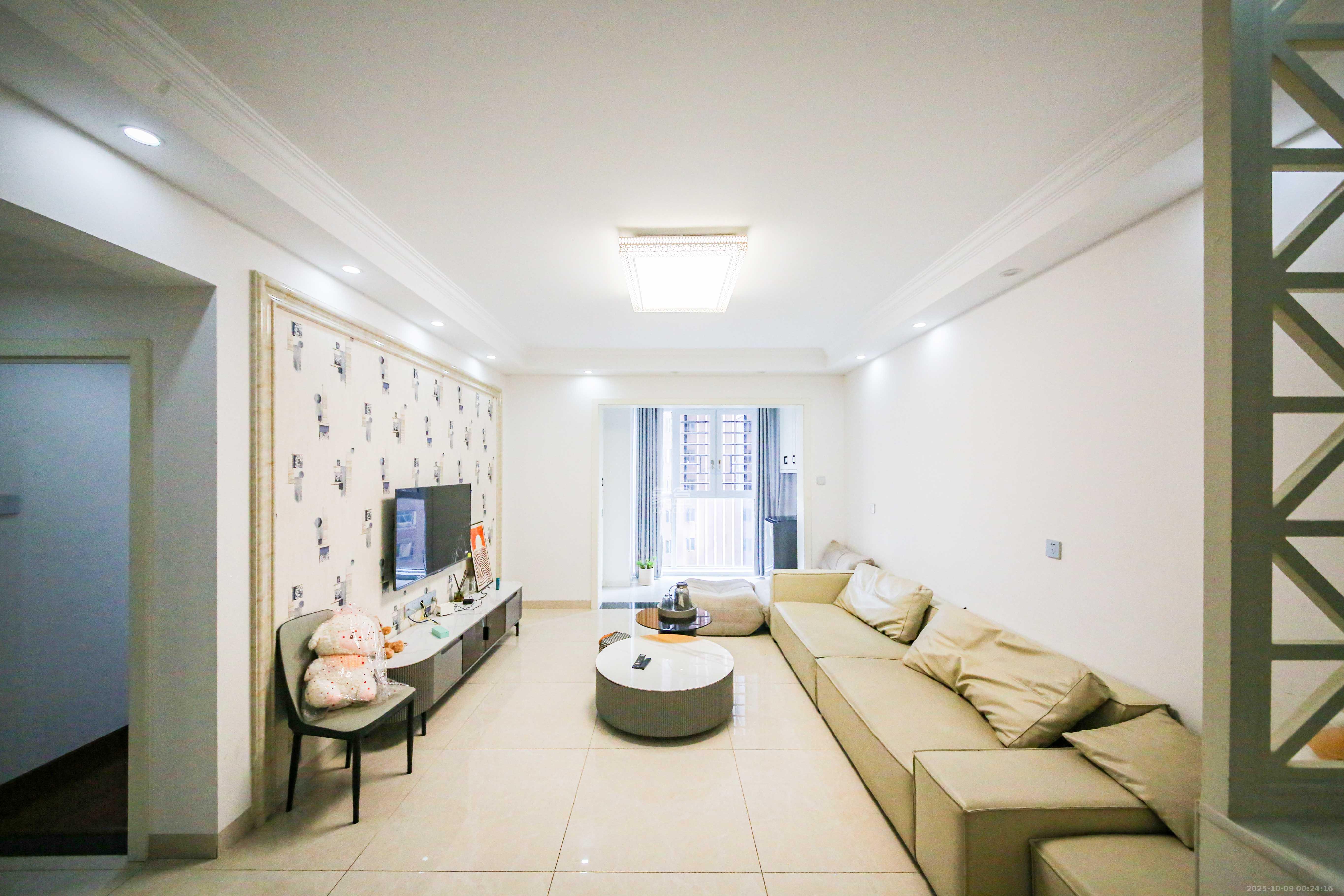 富兴嘉城(富兴汇中央)  2室2厅1卫    88.88万 富兴嘉城(富兴汇中央)  2室2厅1卫    88.88万客厅