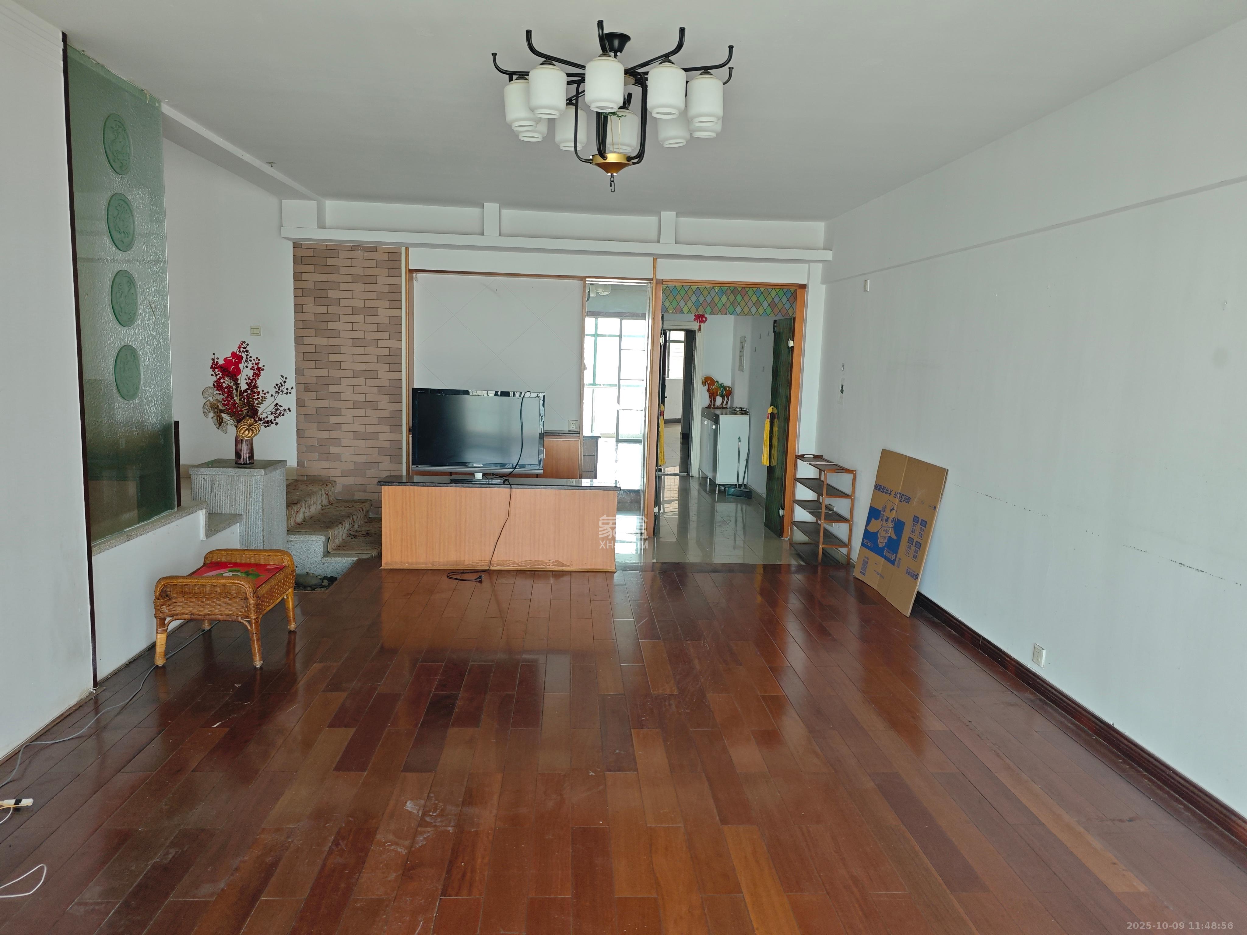 梦泽园  4室2厅2卫    4000.0元/月 梦泽园  4室2厅2卫    4000.0元/月