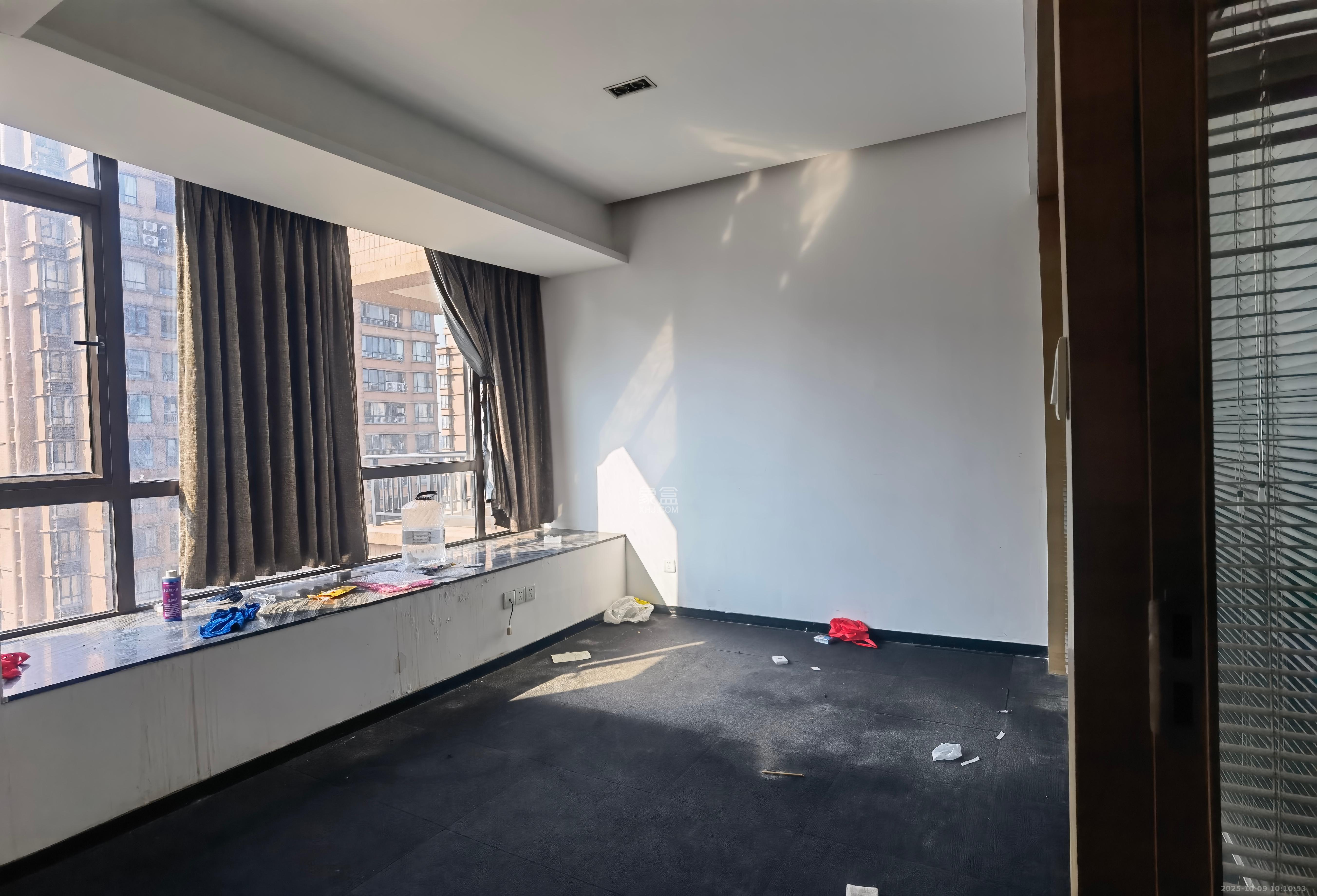 融科檀香山(融科紫檀、香山国际)  5室2厅3卫    5500.0元/月 融科檀香山(融科紫檀、香山国际)  5室2厅3卫    5500.0元/月室内图