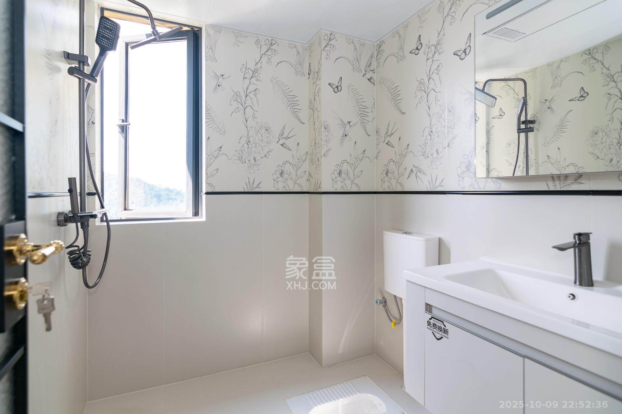 澳海澜庭  4室2厅2卫    99.0万 澳海澜庭  4室2厅2卫    99.0万卫生间