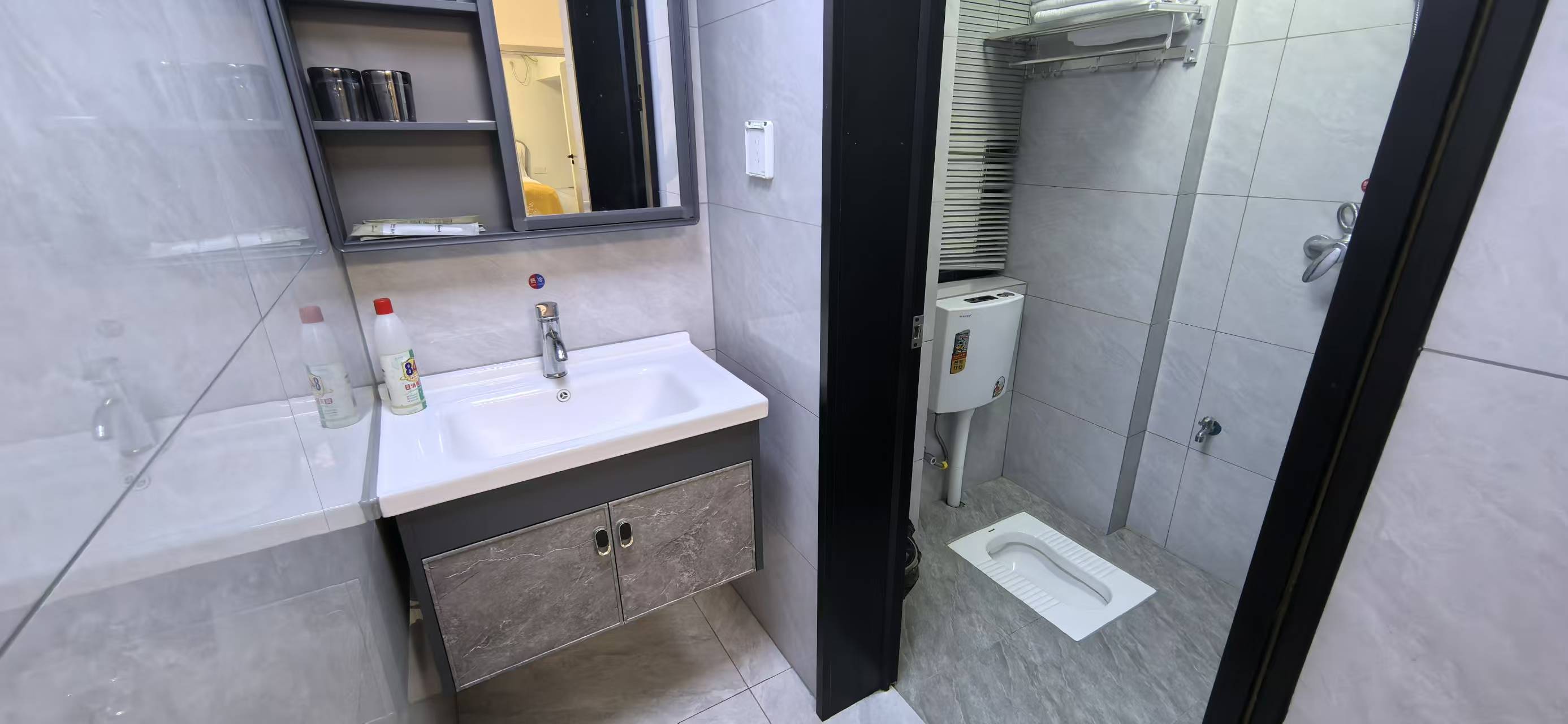 南门口安置小区二期 2室2厅1卫 2200.0元/月 南门口安置小区二期 2室2厅1卫 2200.0元/月室内图