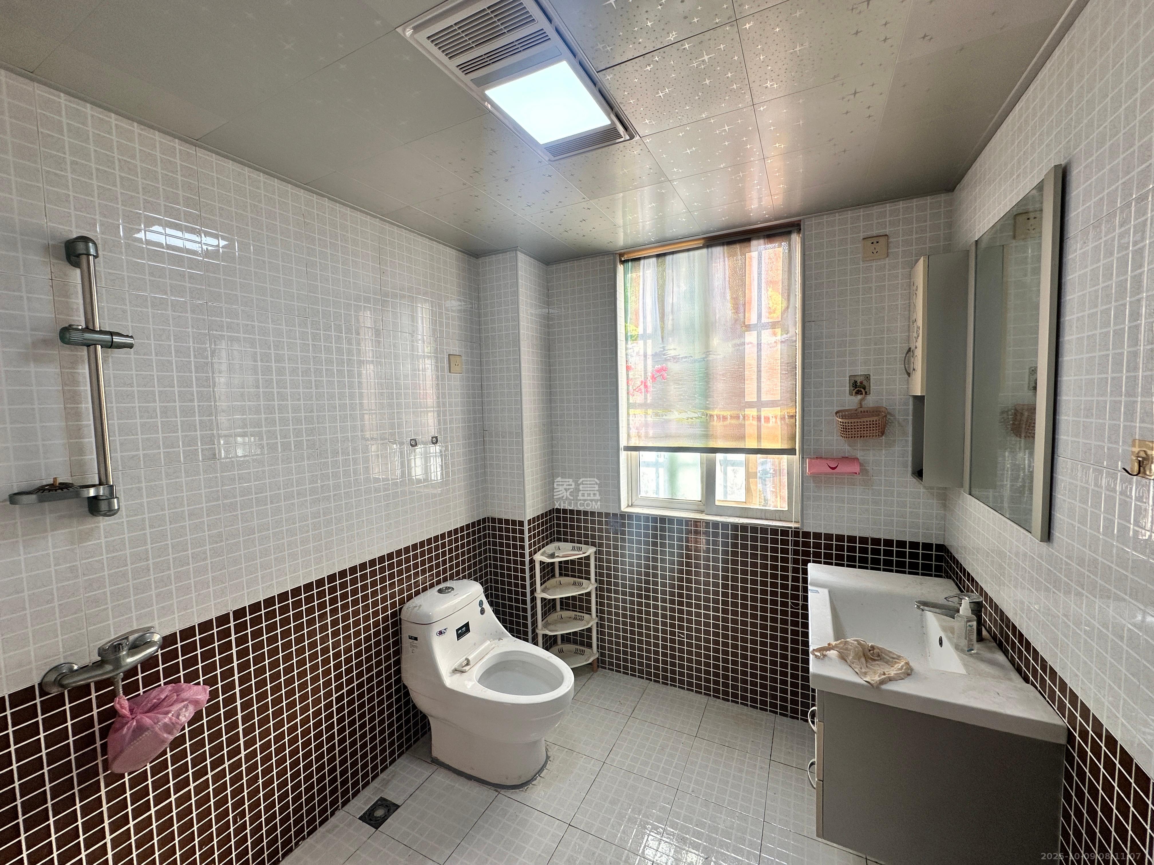 弘欣公寓  4室2厅1卫    2400.0元/月 弘欣公寓  4室2厅1卫    2400.0元/月室内图