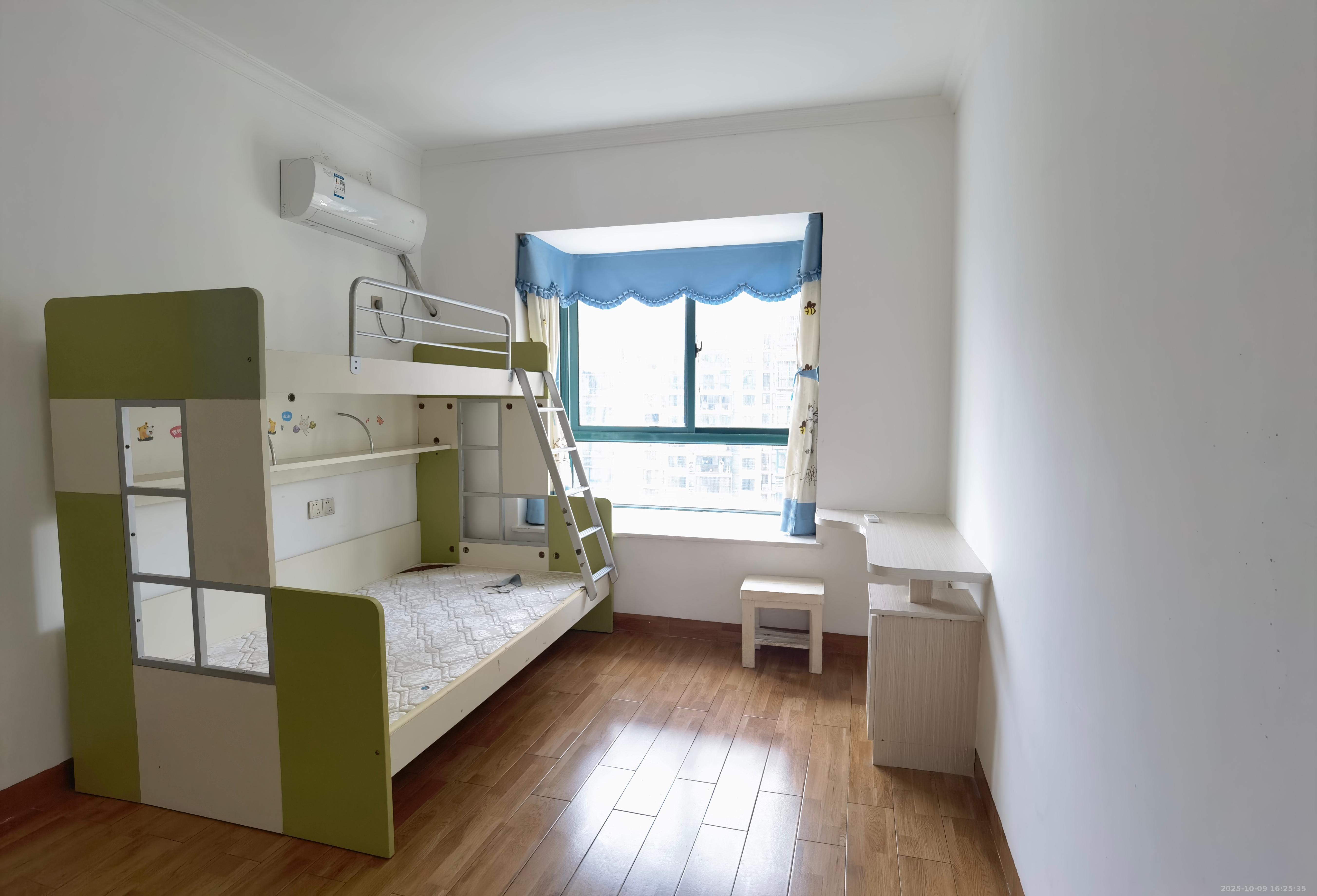 湖景名城 3室2厅2卫 2500.0元/月 湖景名城 3室2厅2卫 2500.0元/月室内图