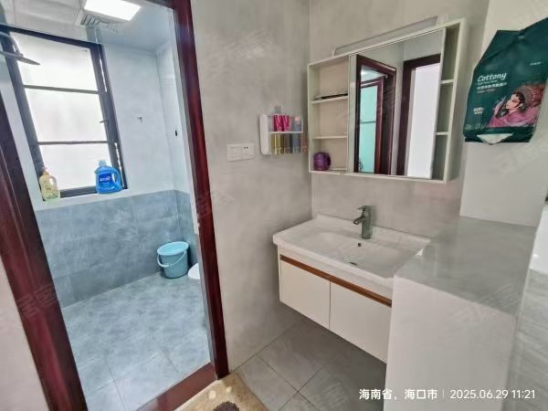 绿地城逸园 3室2厅2卫 110.0万 绿地城逸园 3室2厅2卫 110.0万客厅