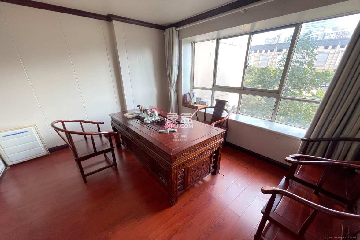 南国嘉苑  5室2厅3卫    4500.0元/月 南国嘉苑  5室2厅3卫    4500.0元/月室内图