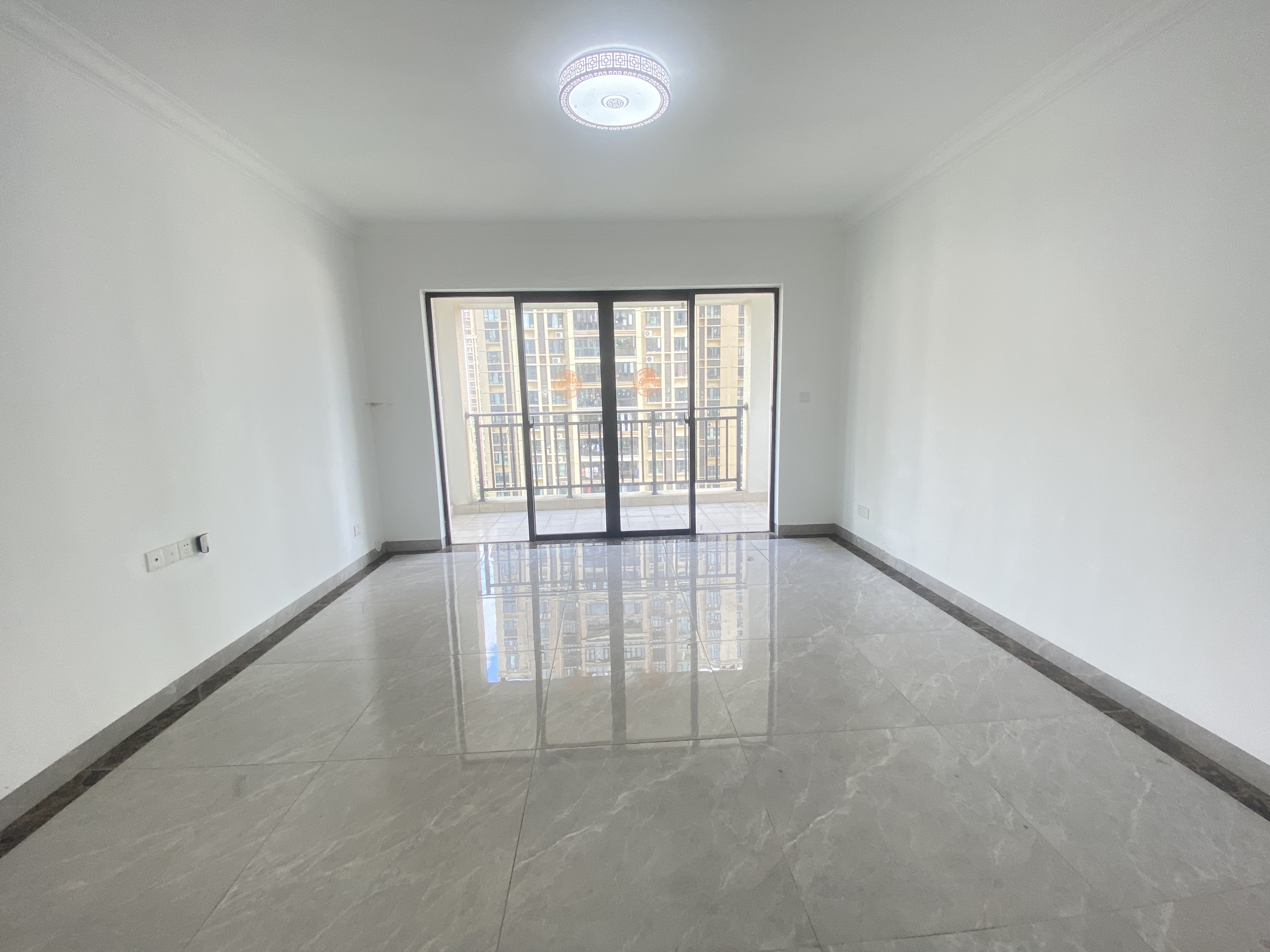 和风家园二期碧海居  4室2厅2卫    2800.0元/月室内图1