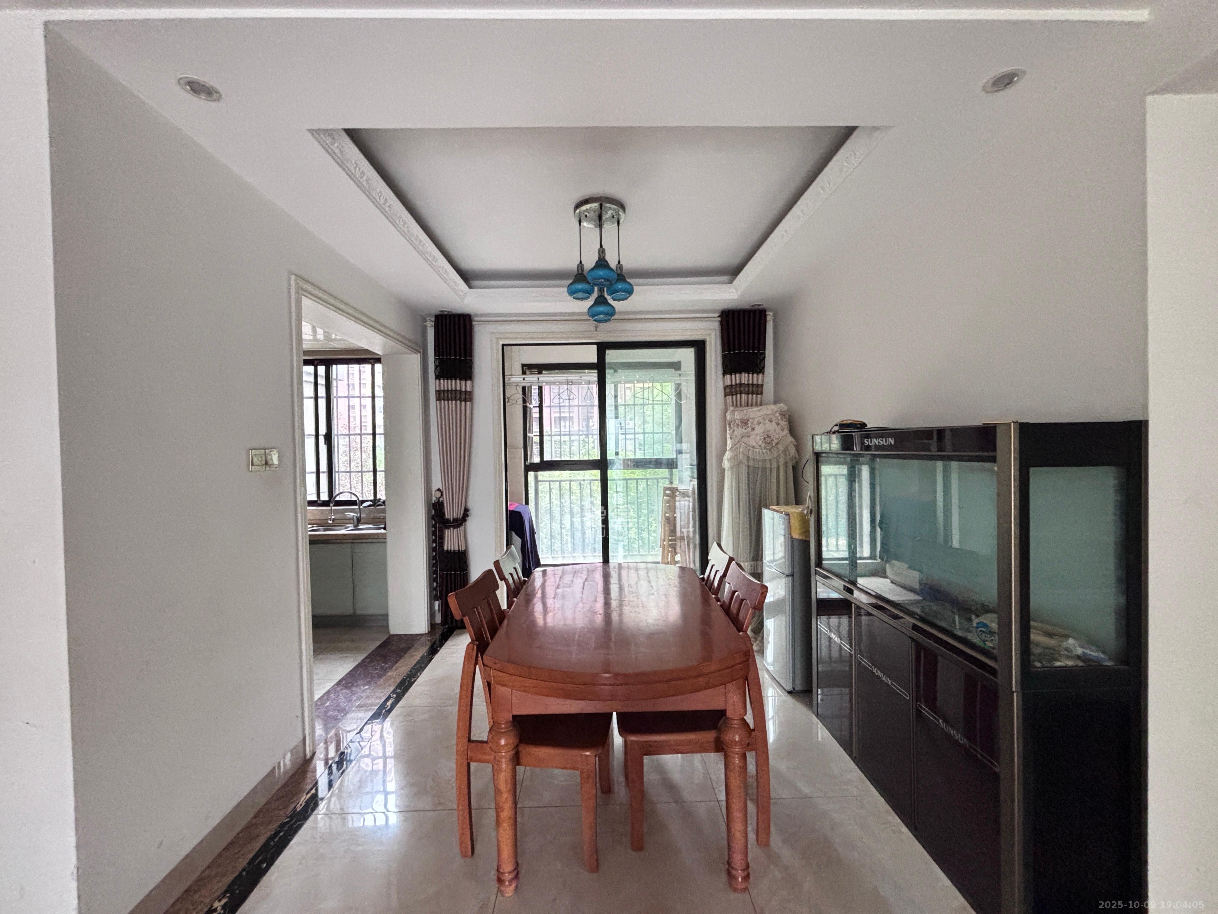 新城国际花都  3室2厅2卫    1800.0元/月室内图