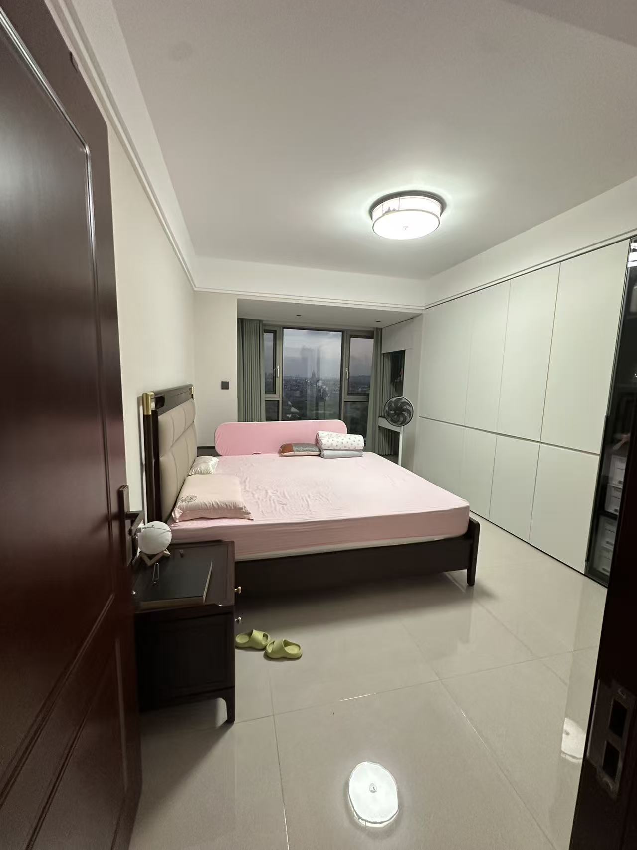 北辰府 1室0厅0卫 238.0万 北辰府 1室0厅0卫 238.0万客厅