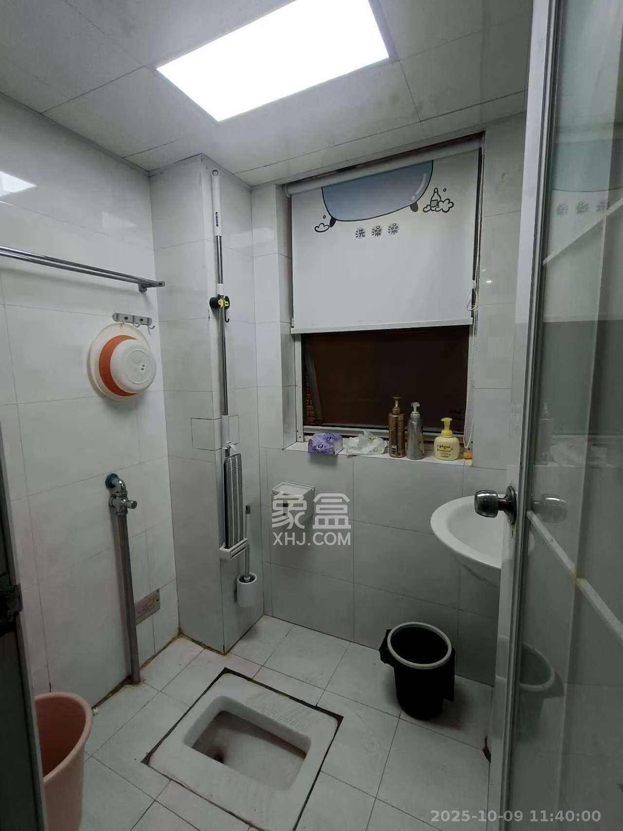 山水庭院  3室2厅1卫    2300.0元/月室内图