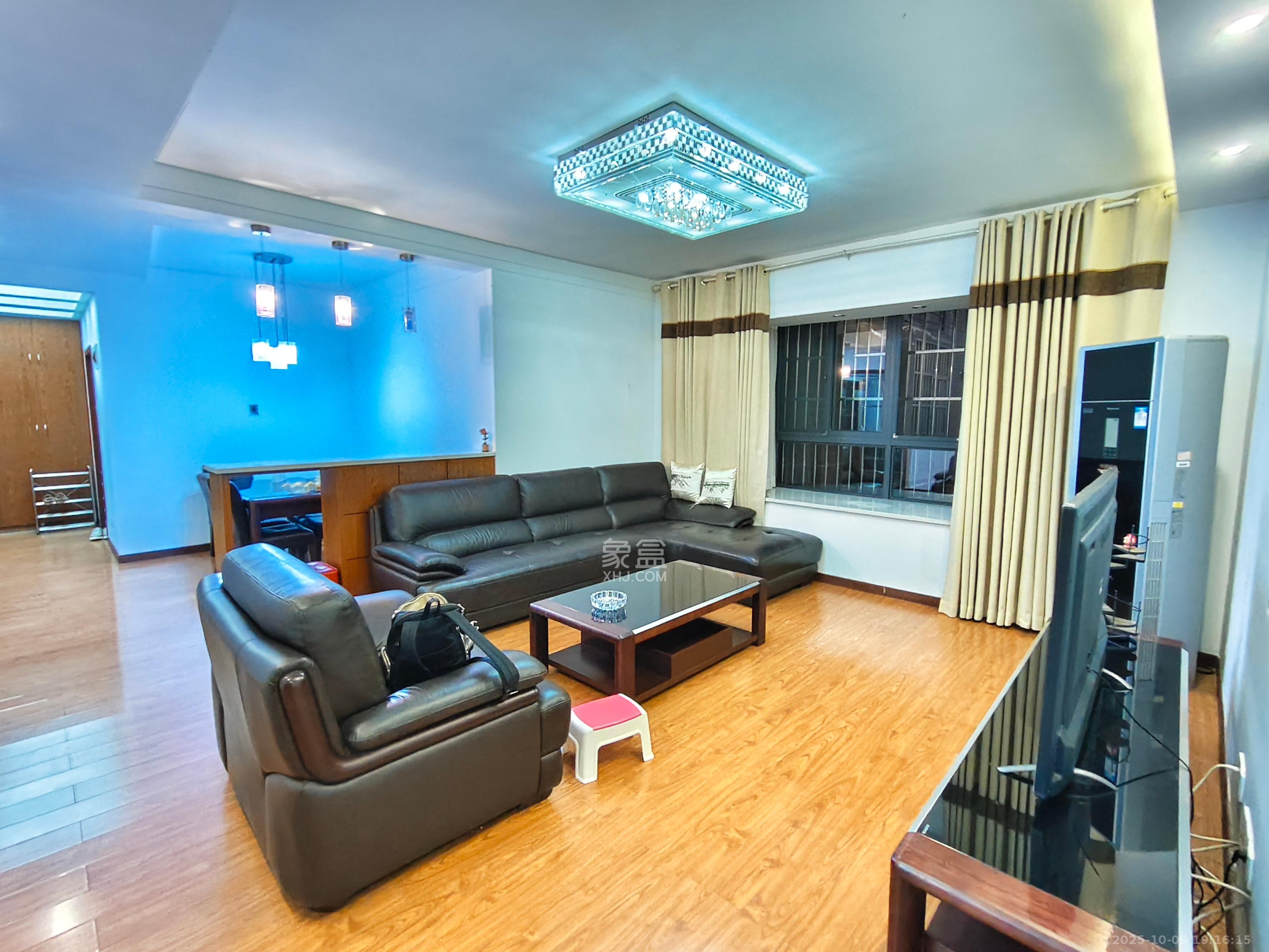 山水嘉园 4室2厅2卫 2500.0元/月 山水嘉园 4室2厅2卫 2500.0元/月室内图