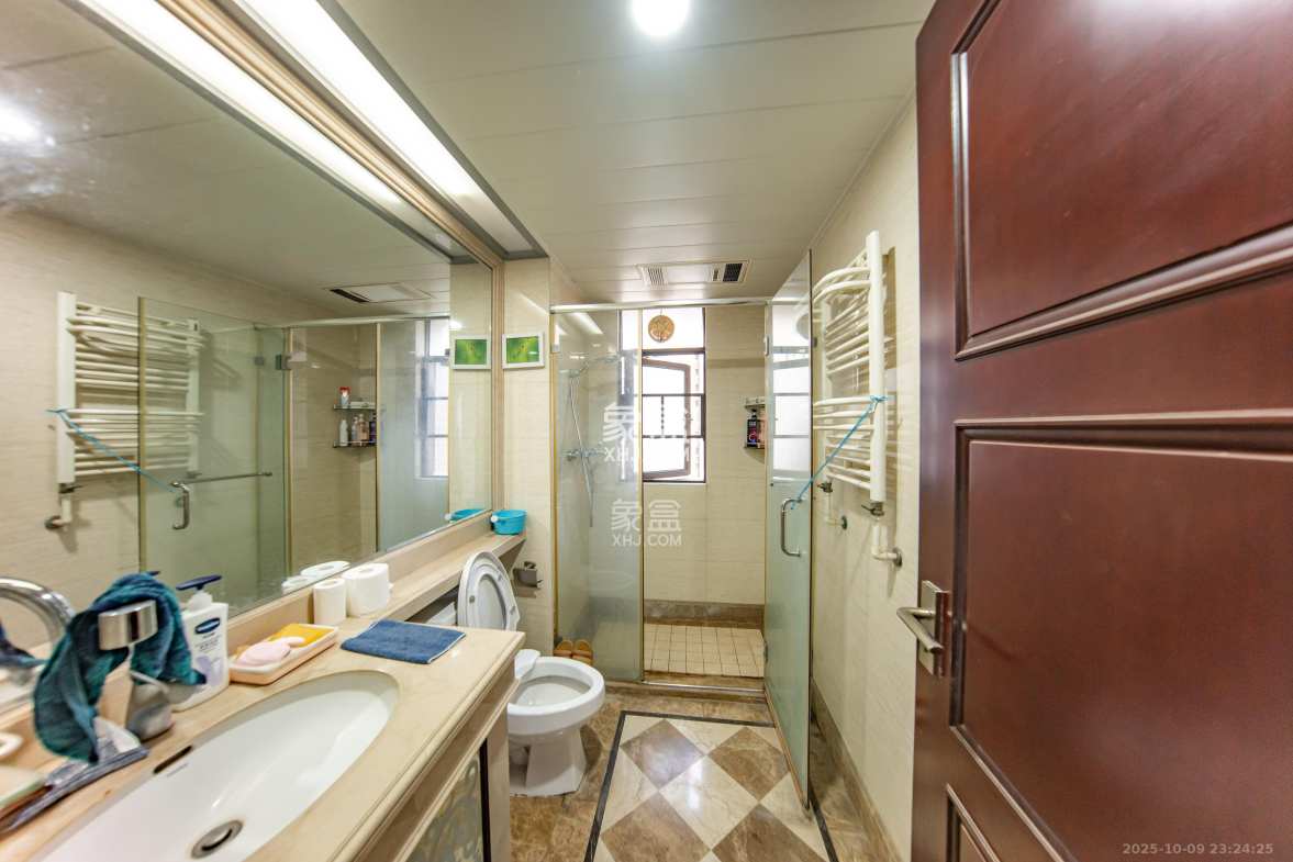 中海国际一期 4室2厅2卫 190.0万 中海国际一期 4室2厅2卫 190.0万卫生间