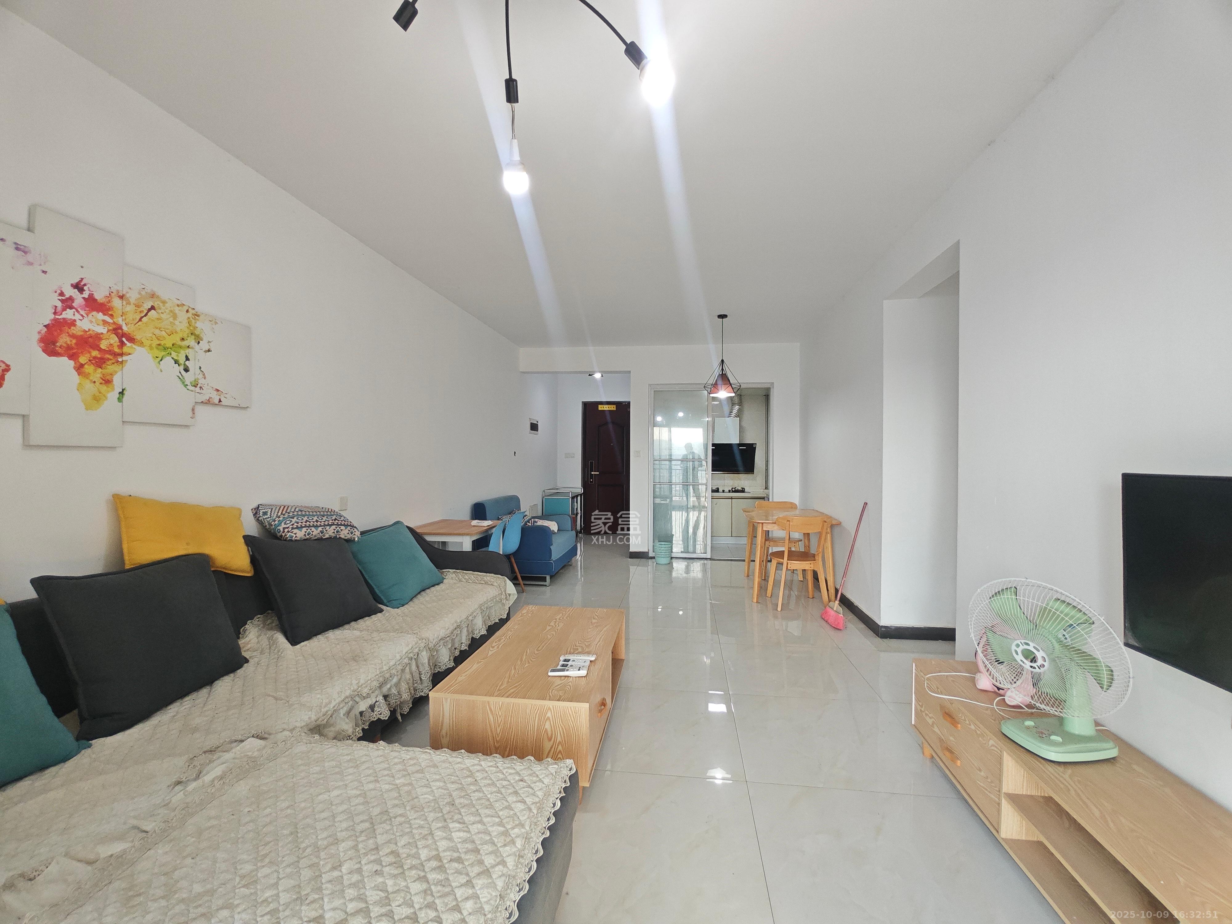 卓越浅水湾  3室2厅2卫    2400.0元/月 卓越浅水湾  3室2厅2卫    2400.0元/月