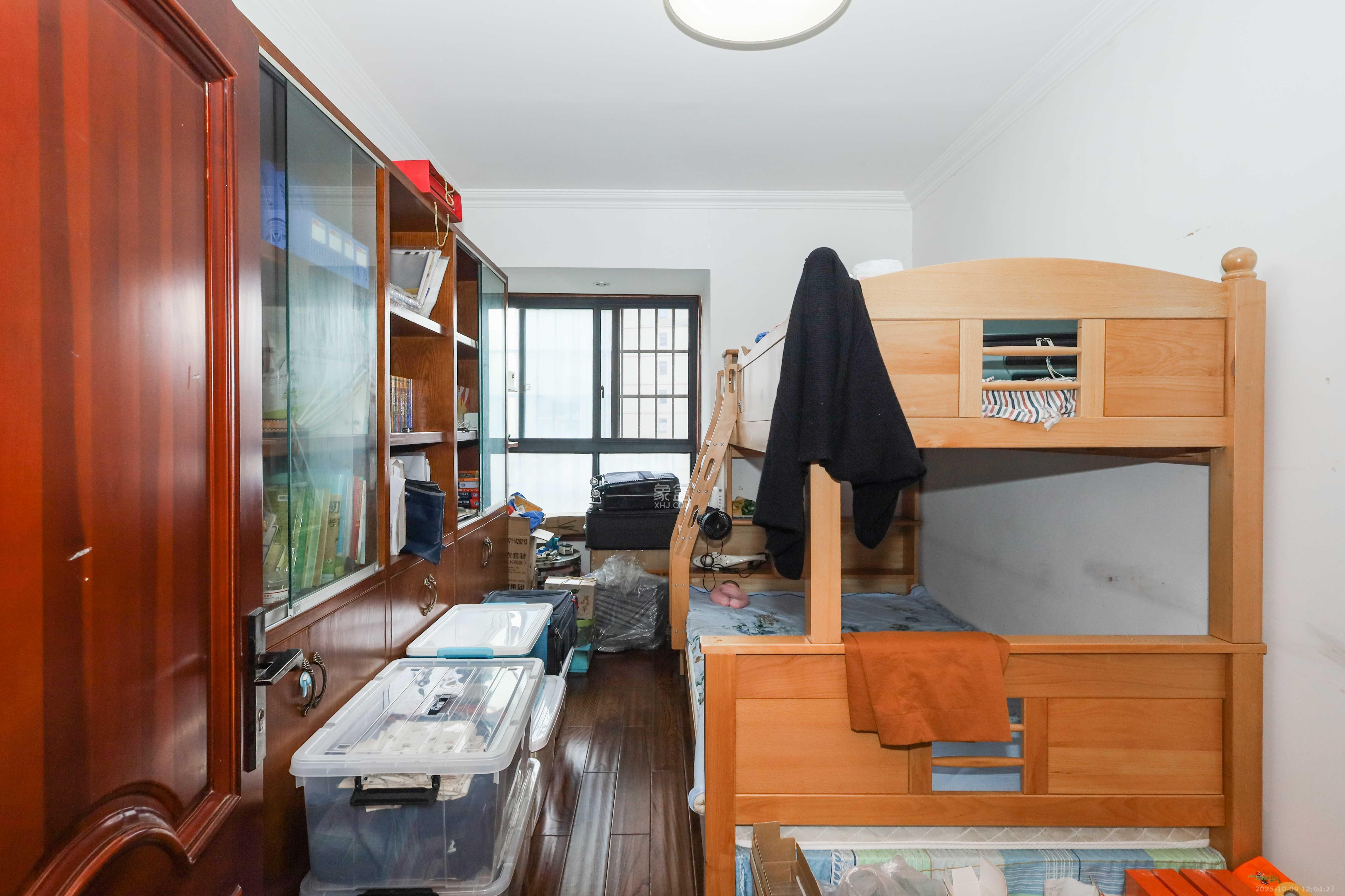 保利麓谷林语C区 4室2厅2卫 115.0万 保利麓谷林语C区 4室2厅2卫 115.0万卧室