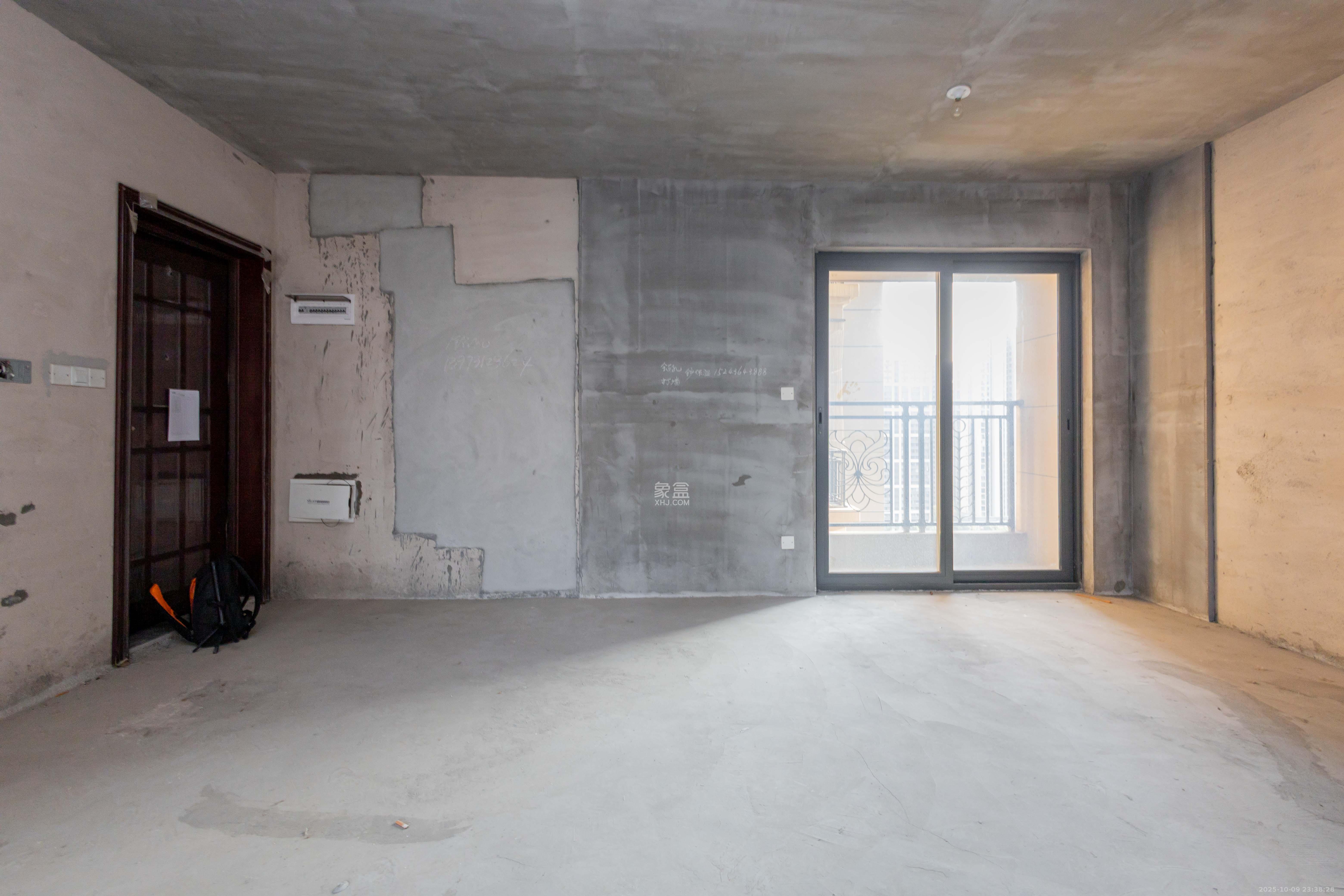 恒大江湾  3室1厅2卫    110.0万客厅