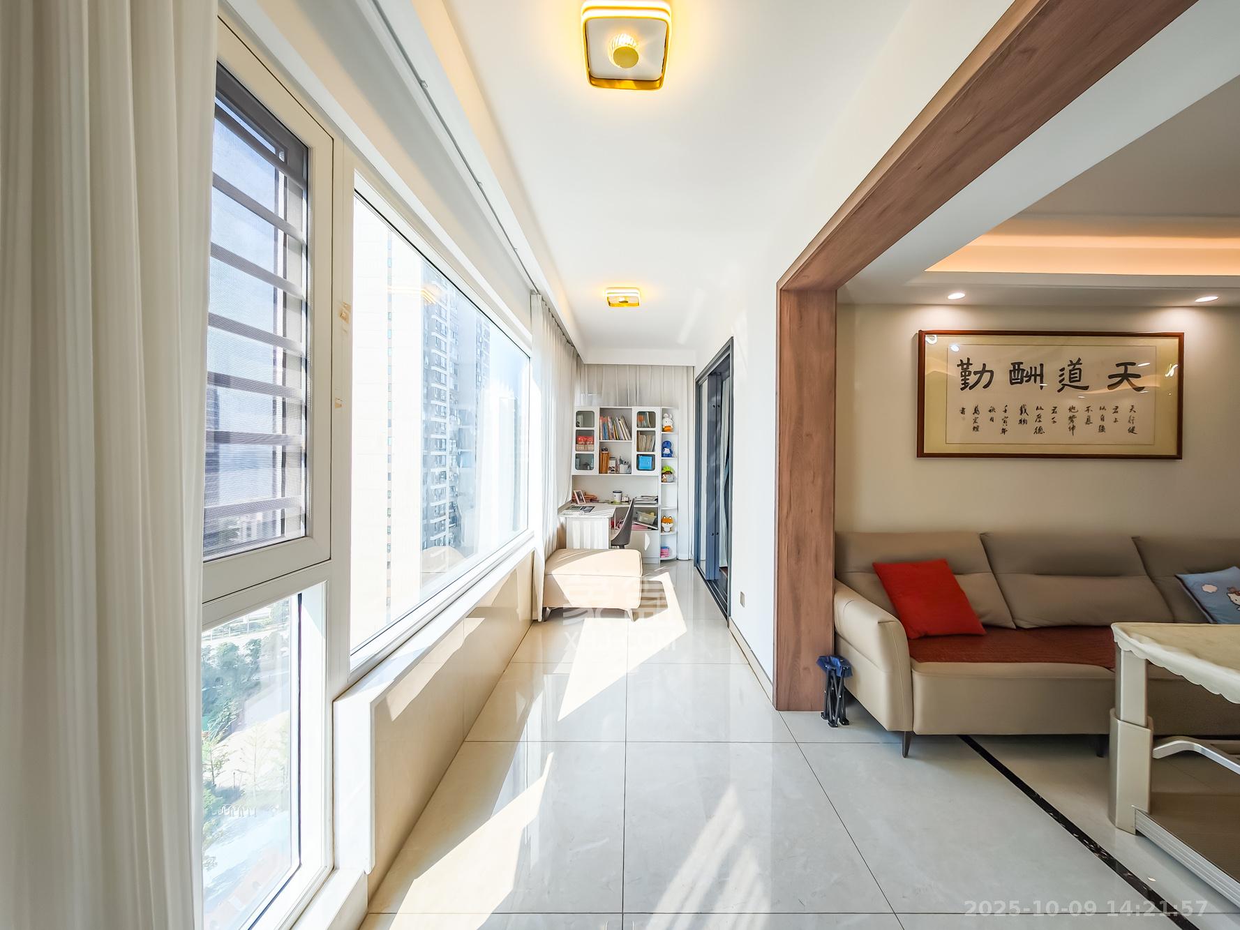 中欣楚天御府E区  3室2厅2卫    140.0万阳台