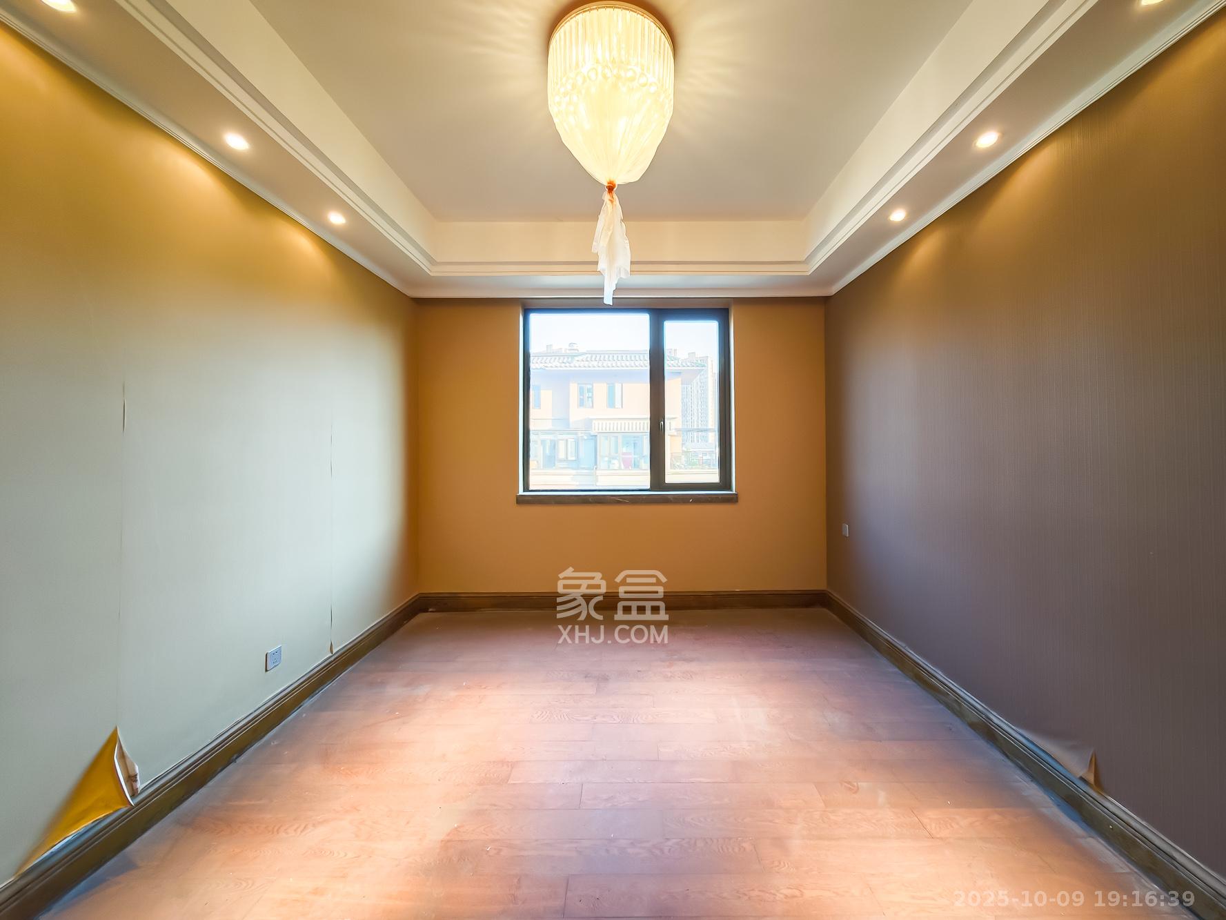 恒大御景天下城一期  4室2厅3卫    268.0万 恒大御景天下城一期  4室2厅3卫    268.0万卧室