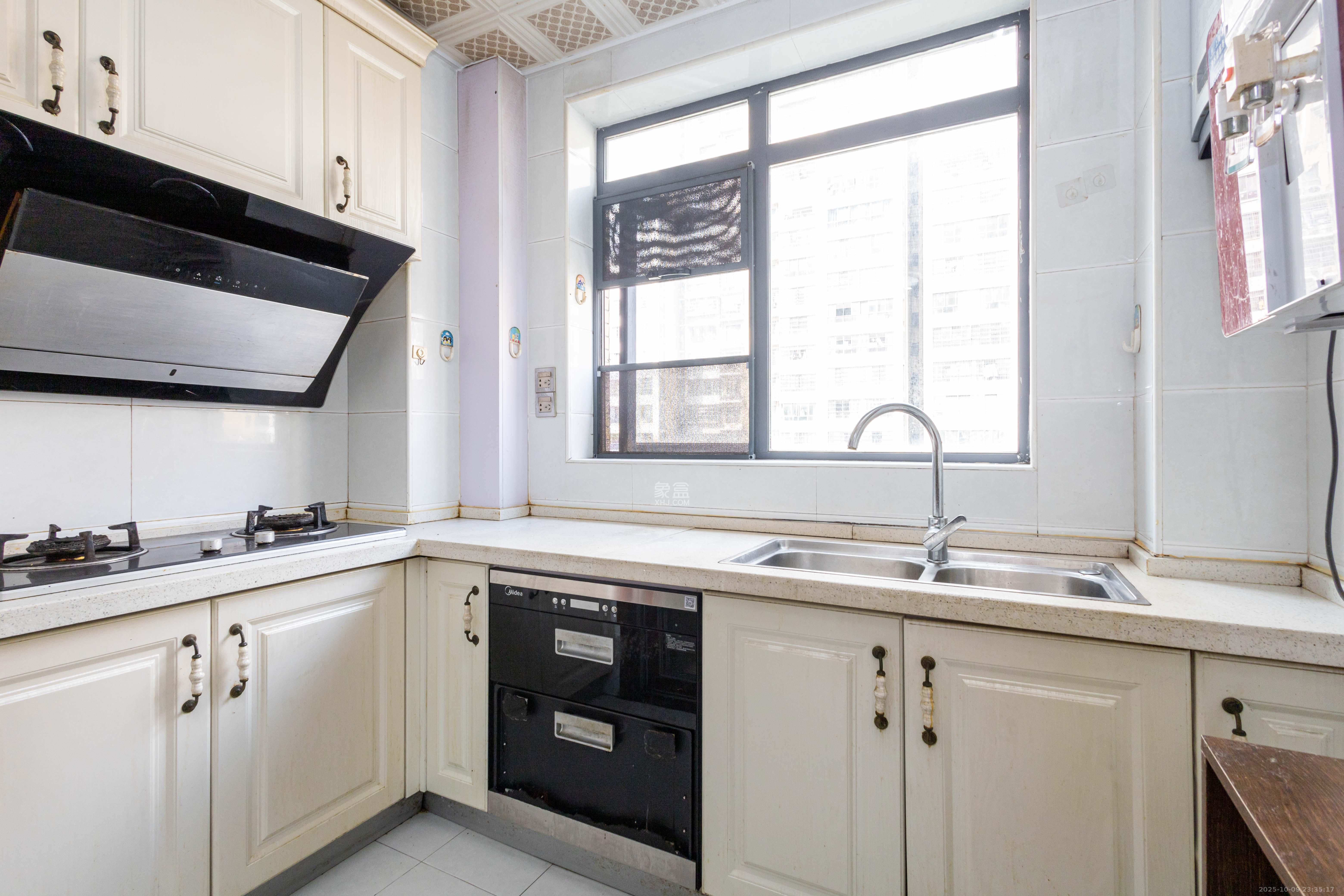 中国铁建国际城二期  4室2厅2卫    92.0万厨房