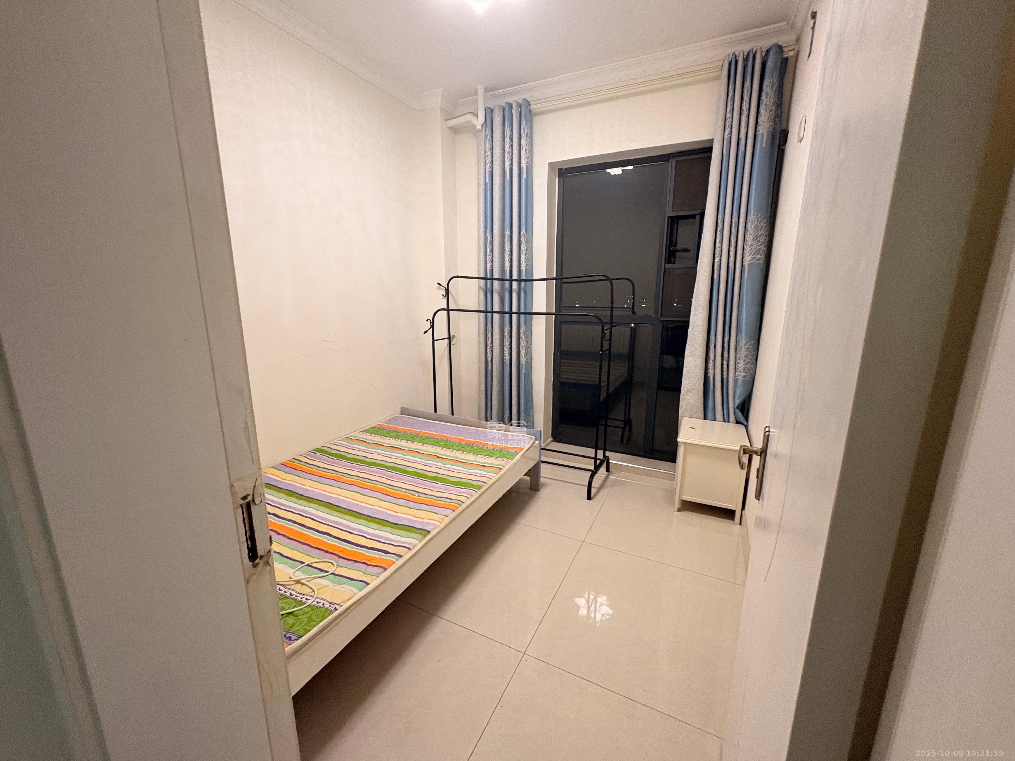 高升时代广场（冠铭商务中心）  4室2厅1卫    1800.0元/月室内图