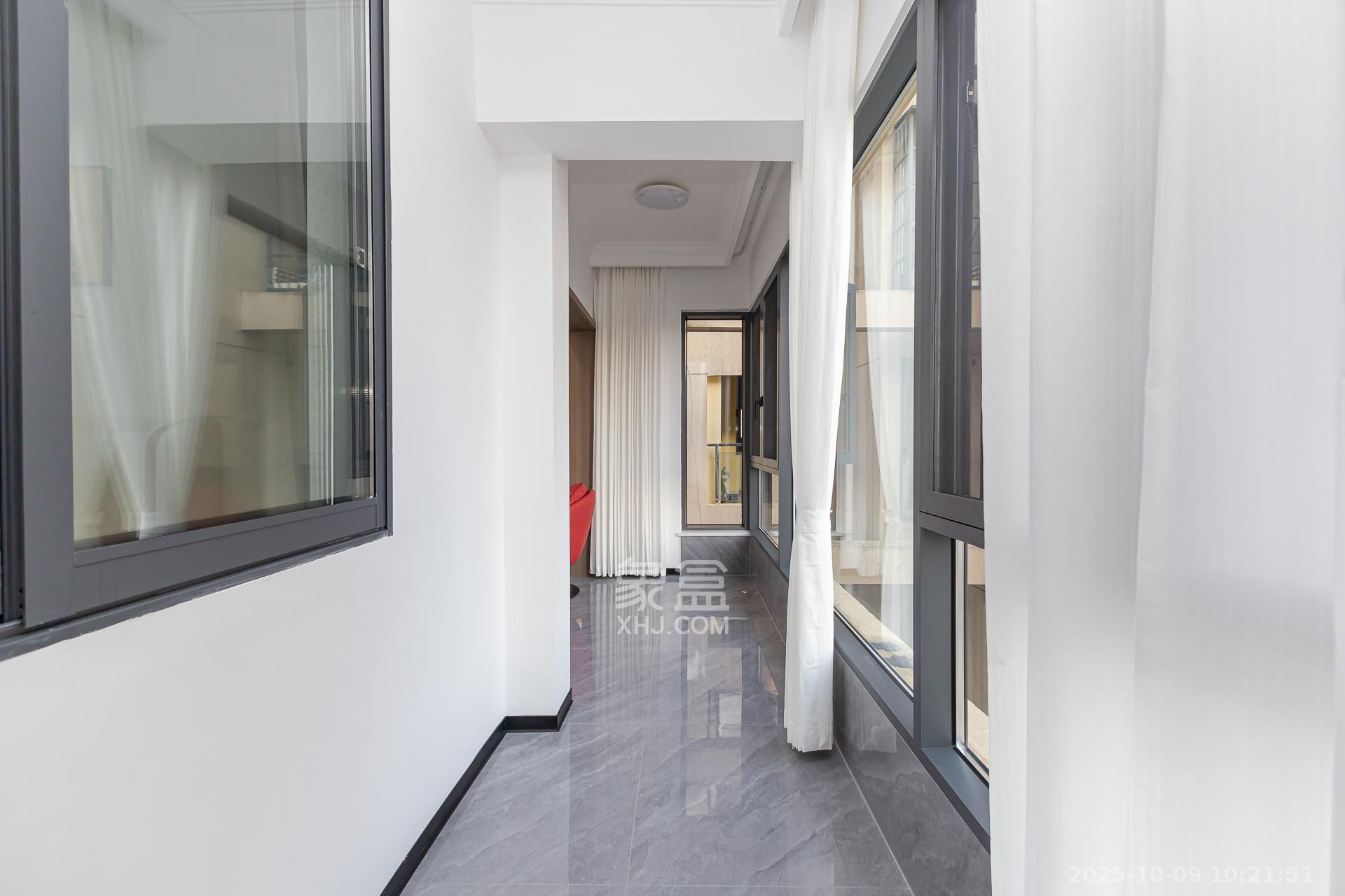 勤诚达新界  5室2厅2卫    119.8万阳台