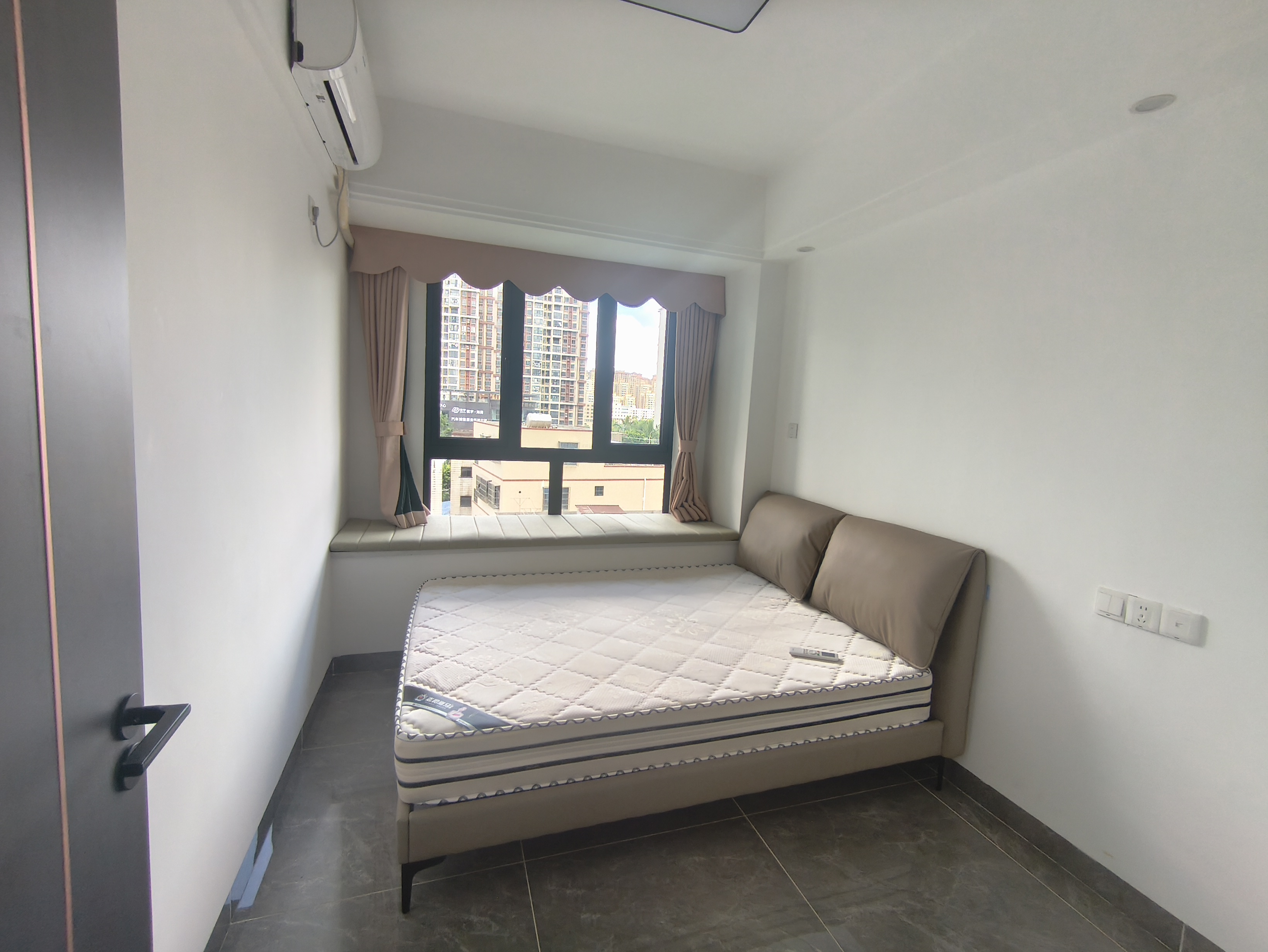 滨江佳苑 4室2厅2卫 2800.0元/月 滨江佳苑 4室2厅2卫 2800.0元/月室内图