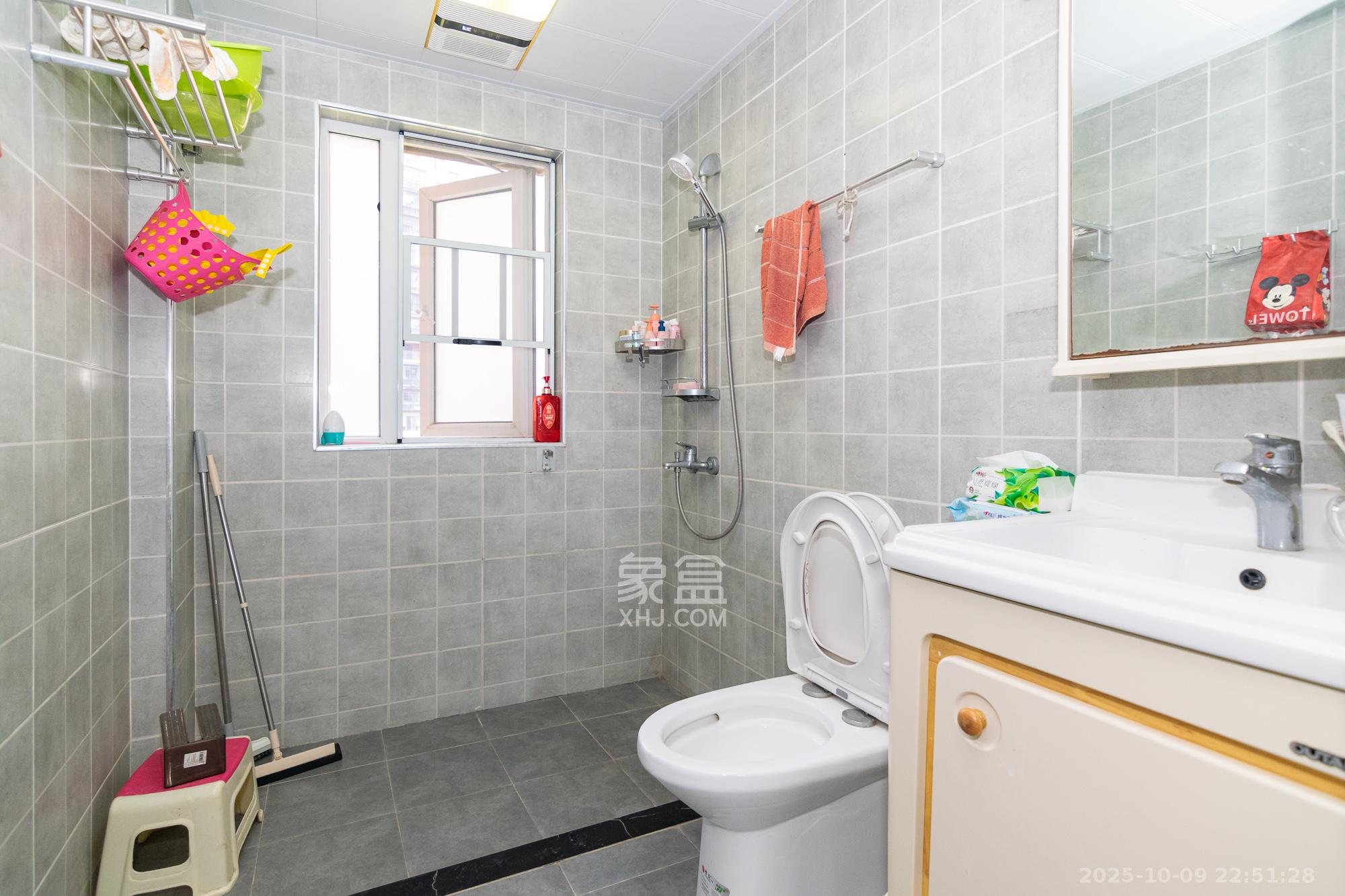 新城国际花都  3室2厅2卫    81.8万卫生间