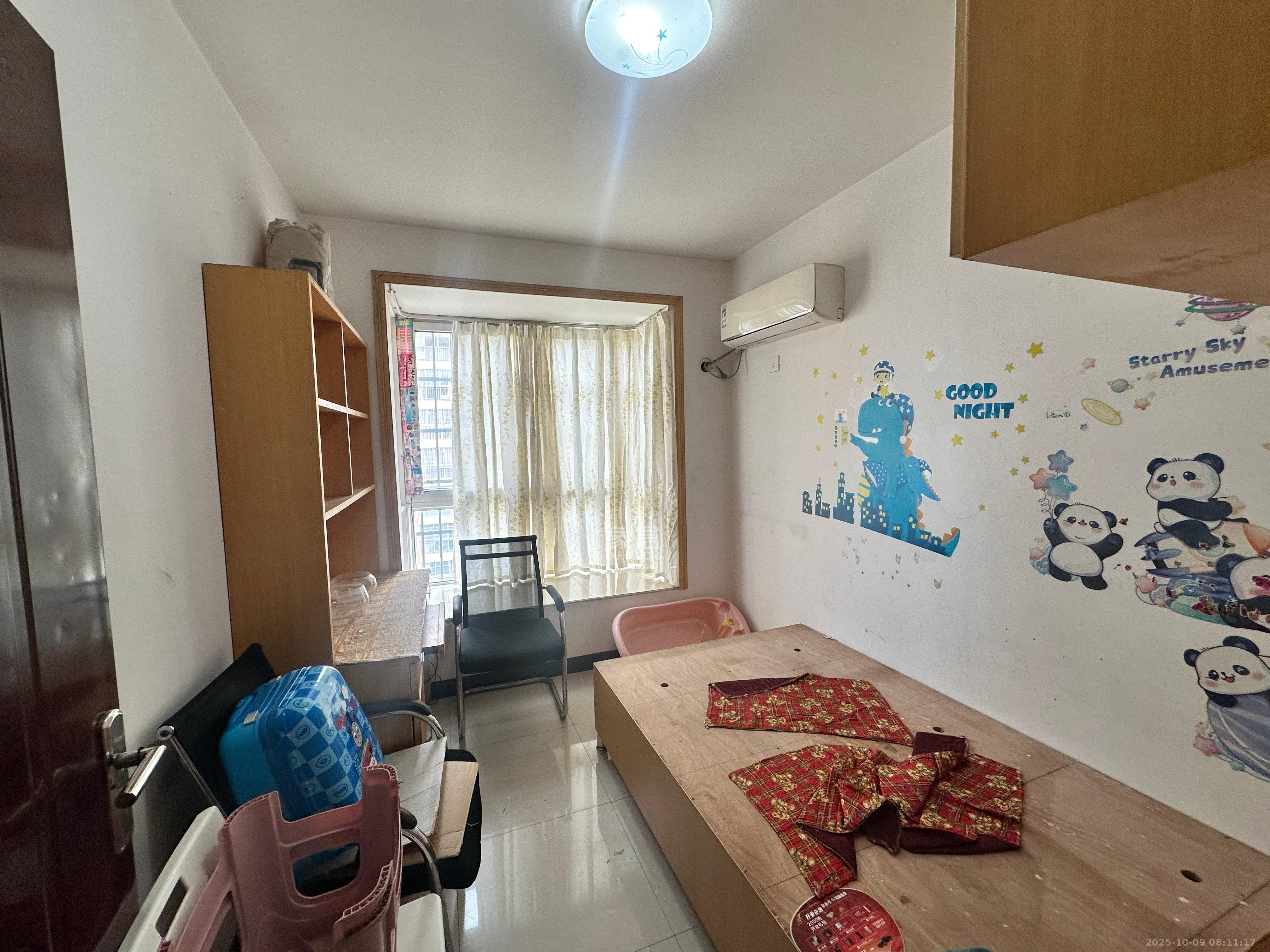 弘欣公寓  4室2厅1卫    2400.0元/月 弘欣公寓  4室2厅1卫    2400.0元/月室内图