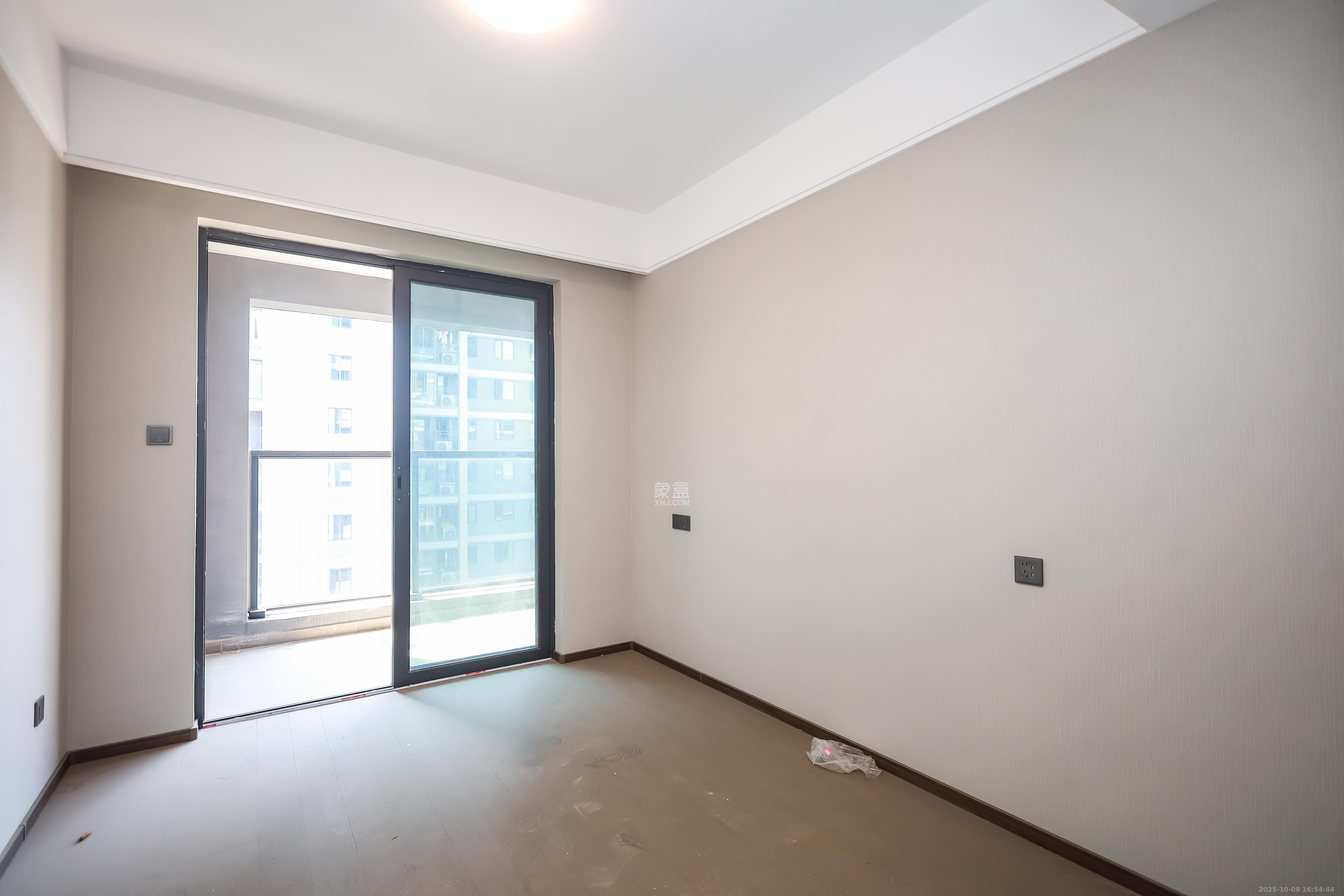 龙湖舜山府  4室2厅2卫    210.0万 龙湖舜山府  4室2厅2卫    210.0万卧室