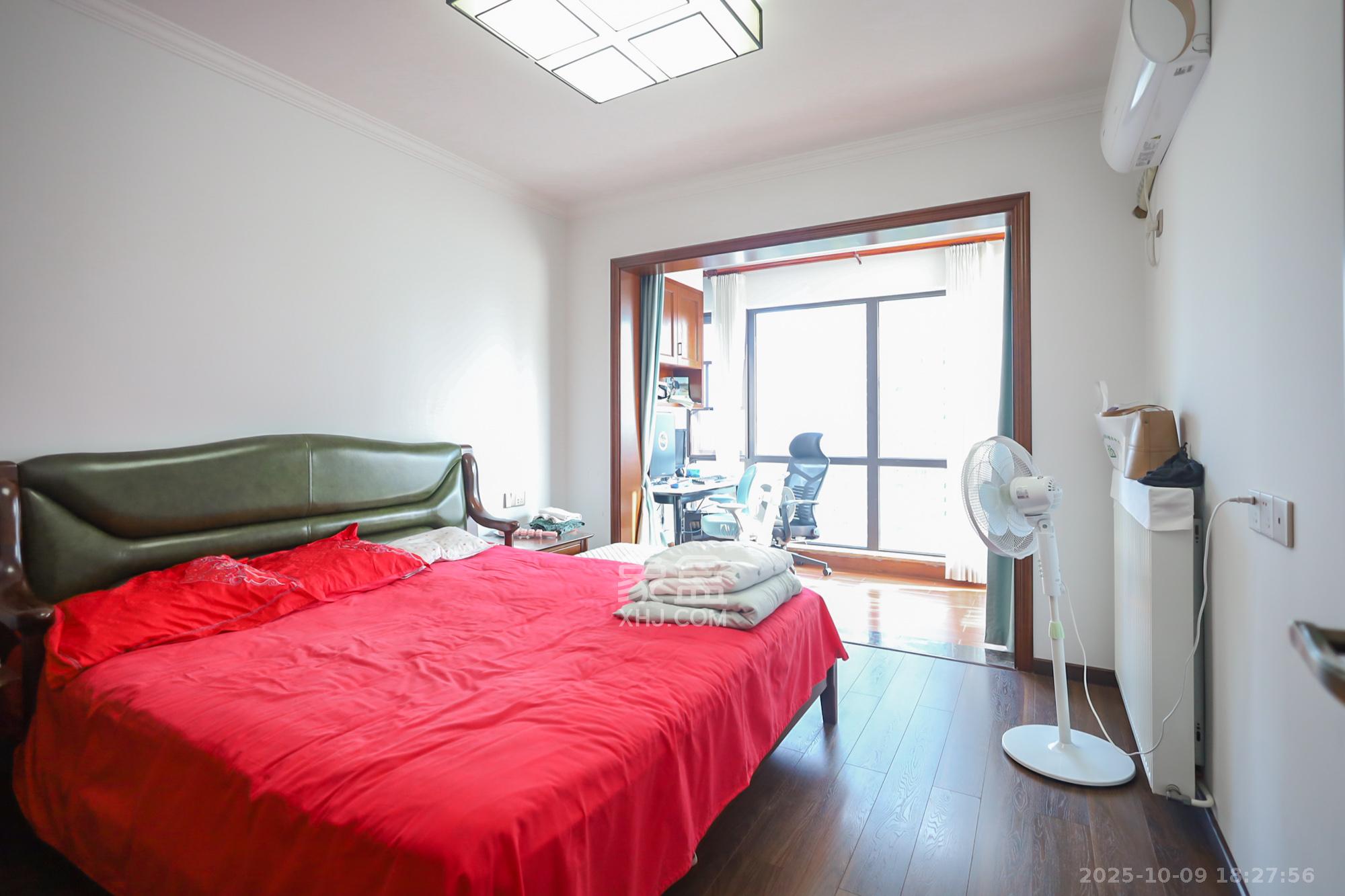 保利西海岸B区  3室2厅2卫    175.0万 保利西海岸B区  3室2厅2卫    175.0万卧室