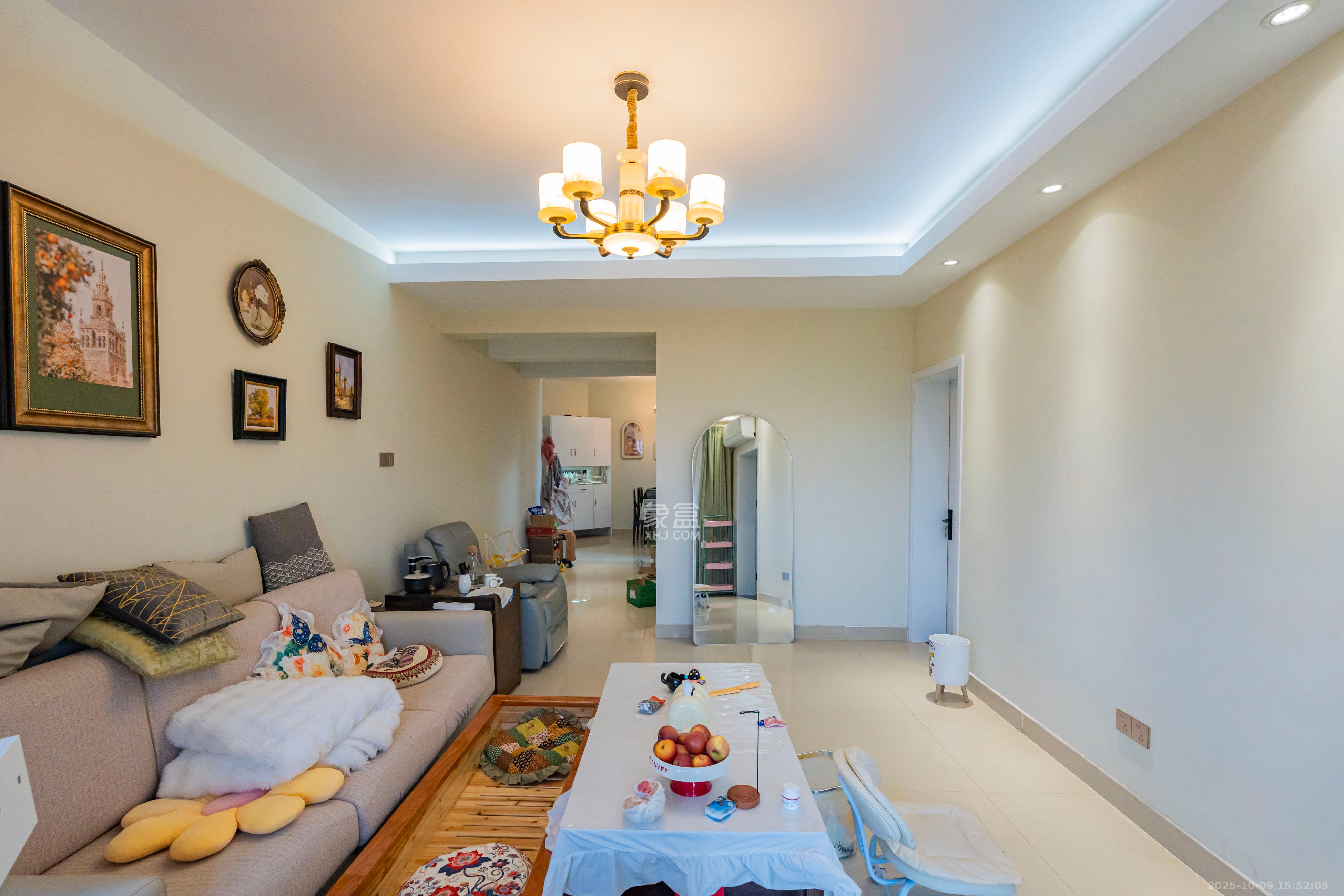 左岸春天 2室2厅1卫 89.8万 左岸春天 2室2厅1卫 89.8万客厅