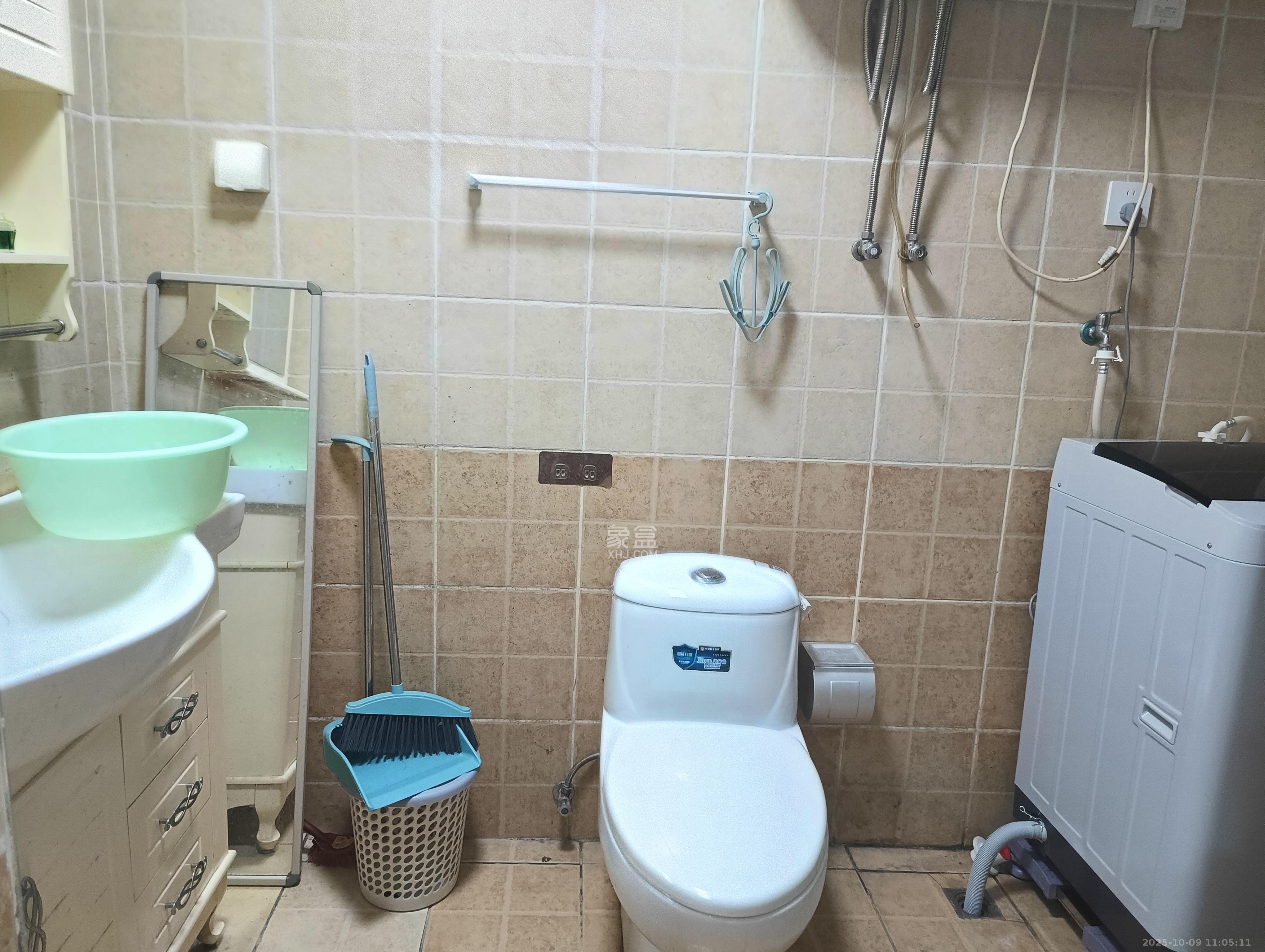 昊天大厦 1室1厅1卫 1700.0元/月 昊天大厦 1室1厅1卫 1700.0元/月室内图