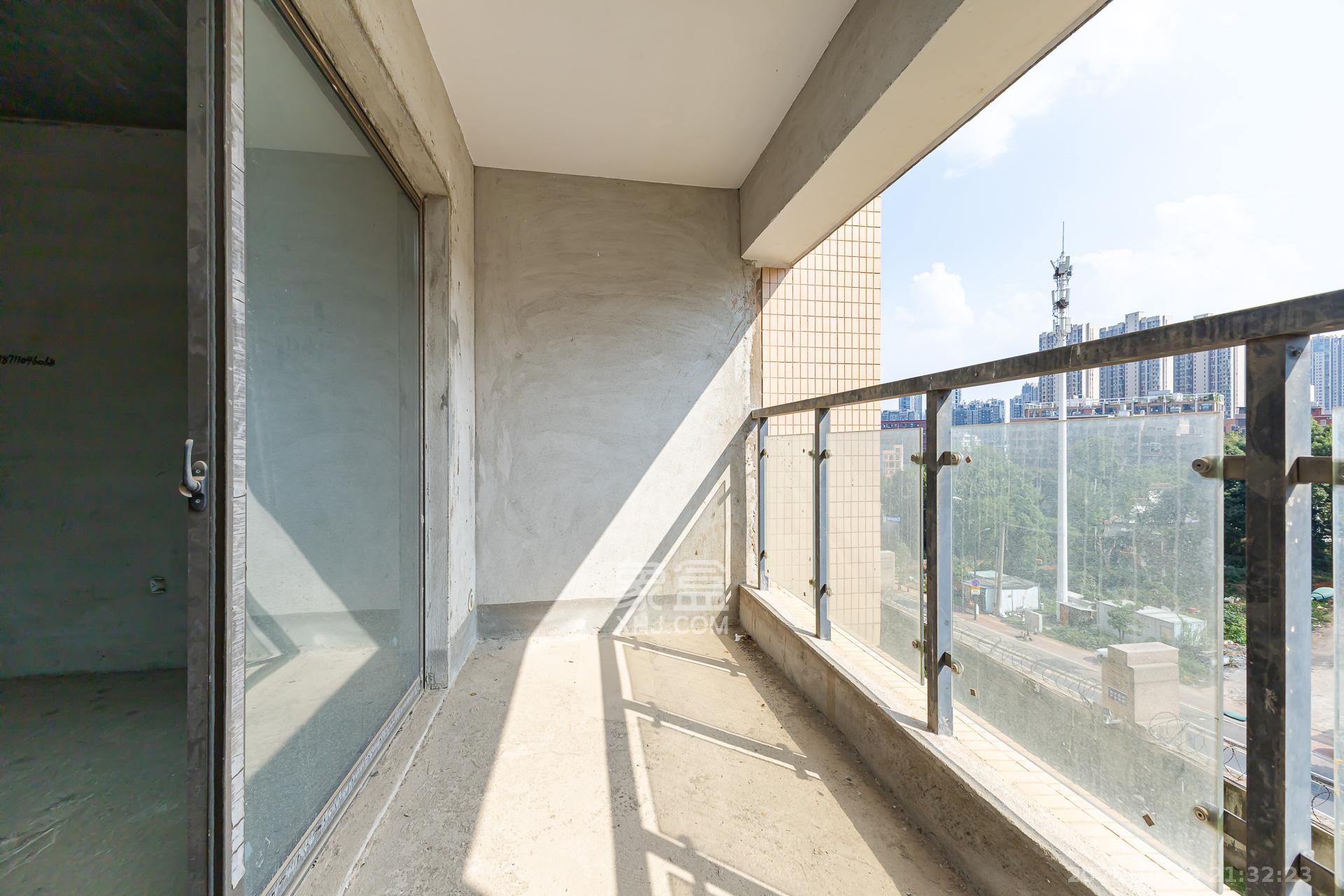 润和又一城 3室2厅2卫 70.0万 润和又一城 3室2厅2卫 70.0万阳台