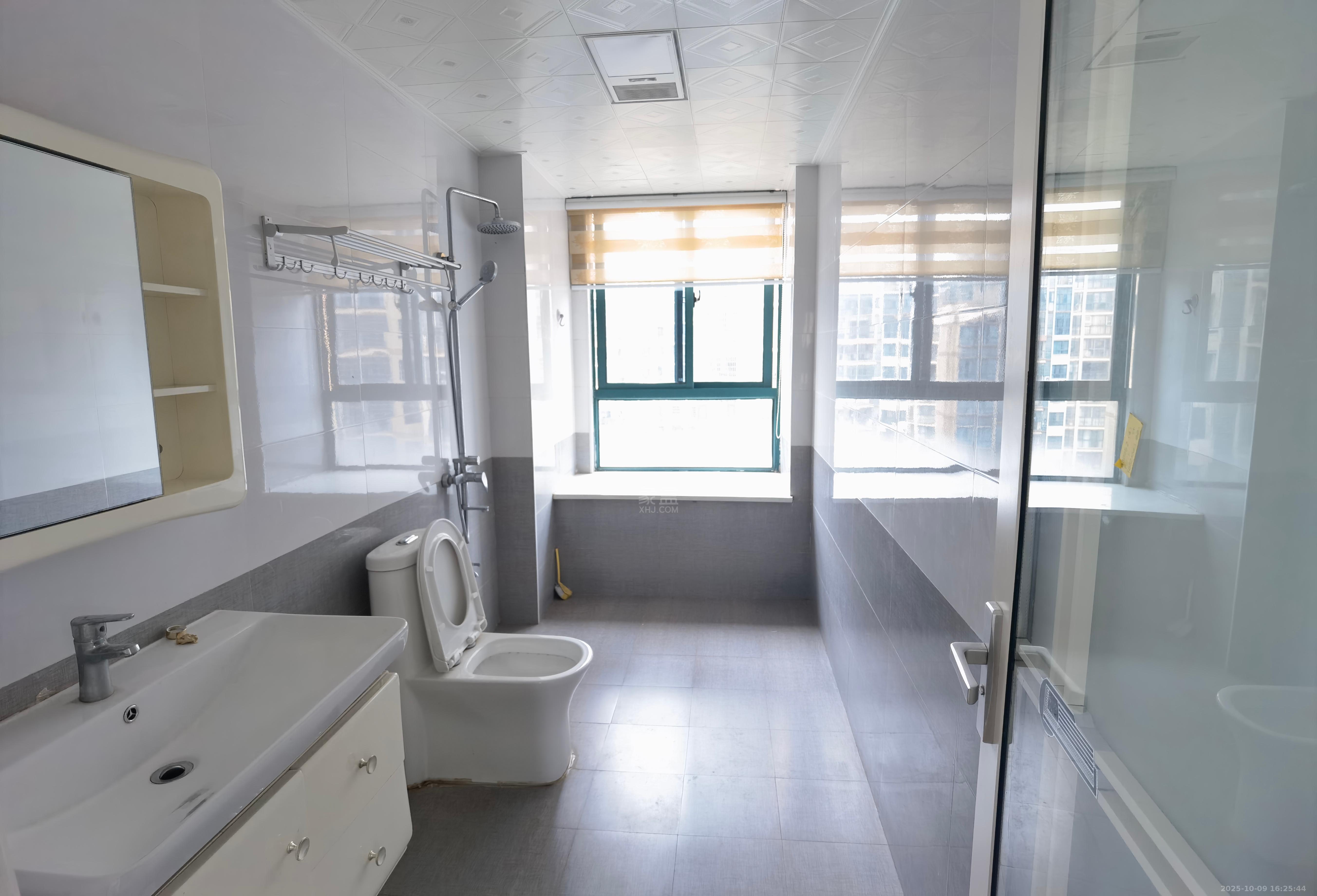 湖景名城 3室2厅2卫 2500.0元/月 湖景名城 3室2厅2卫 2500.0元/月室内图