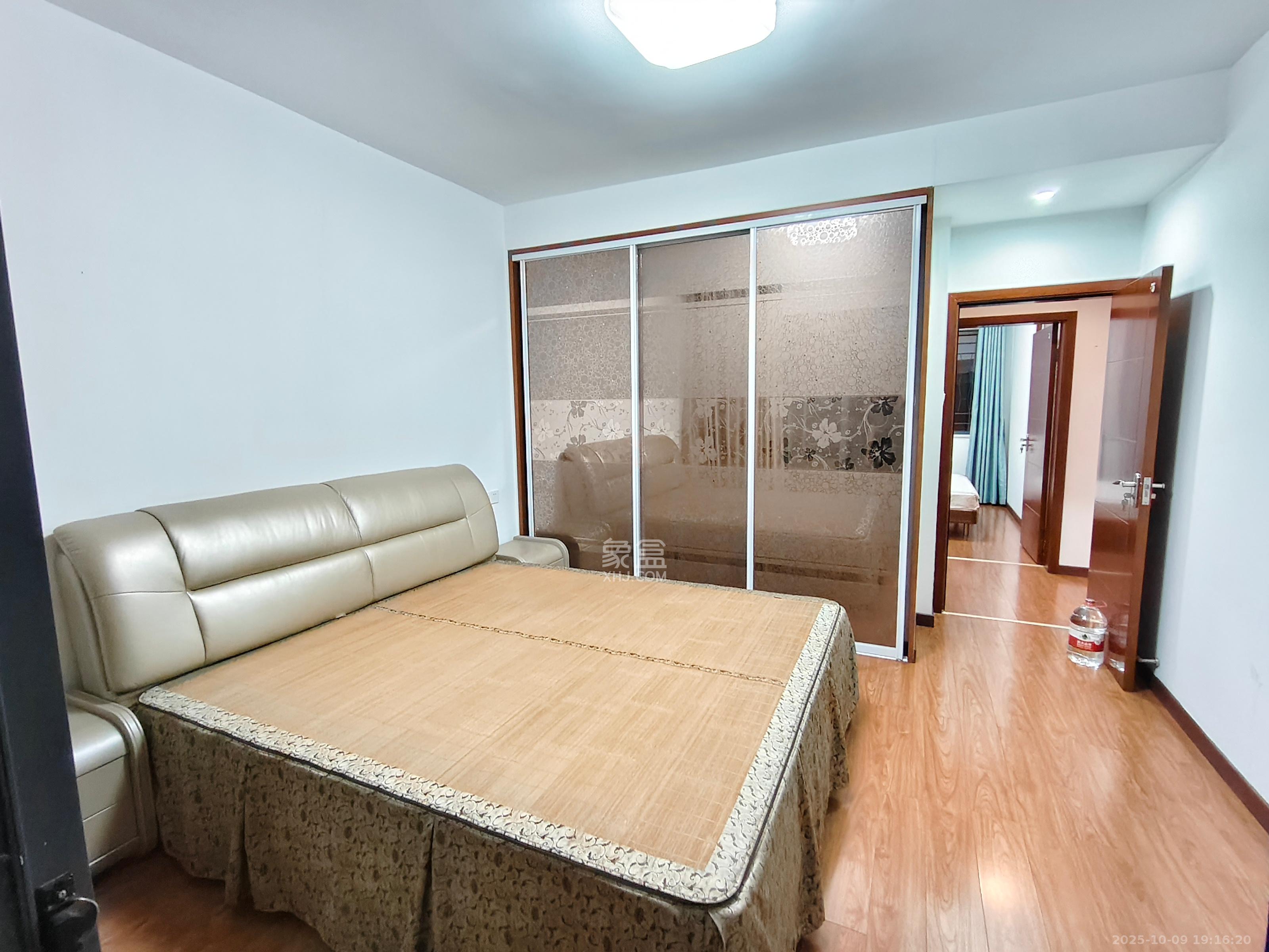 山水嘉园 4室2厅2卫 2500.0元/月 山水嘉园 4室2厅2卫 2500.0元/月室内图