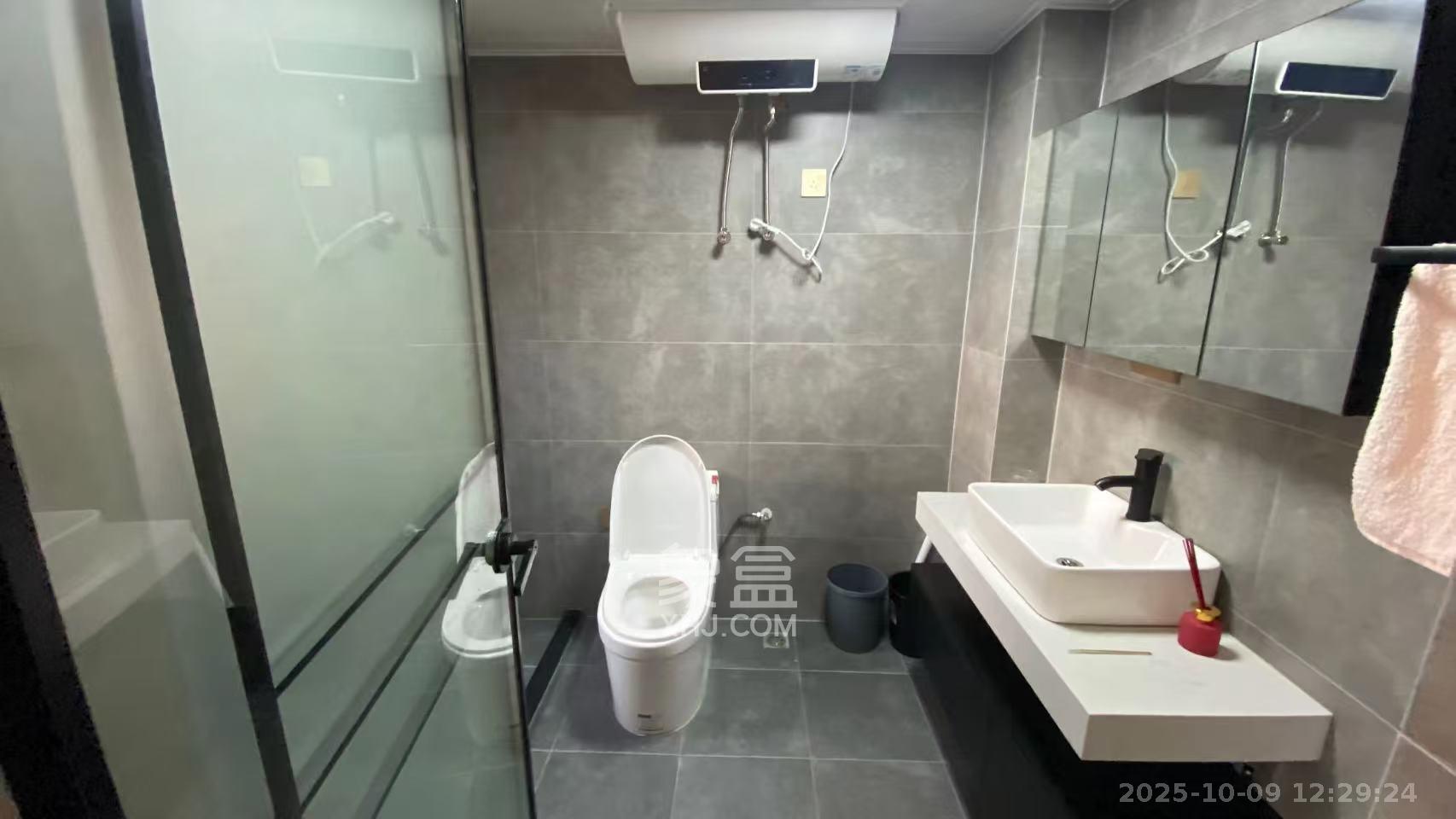 金色屋顶 4室2厅2卫 4800.0元/月 金色屋顶 4室2厅2卫 4800.0元/月室内图