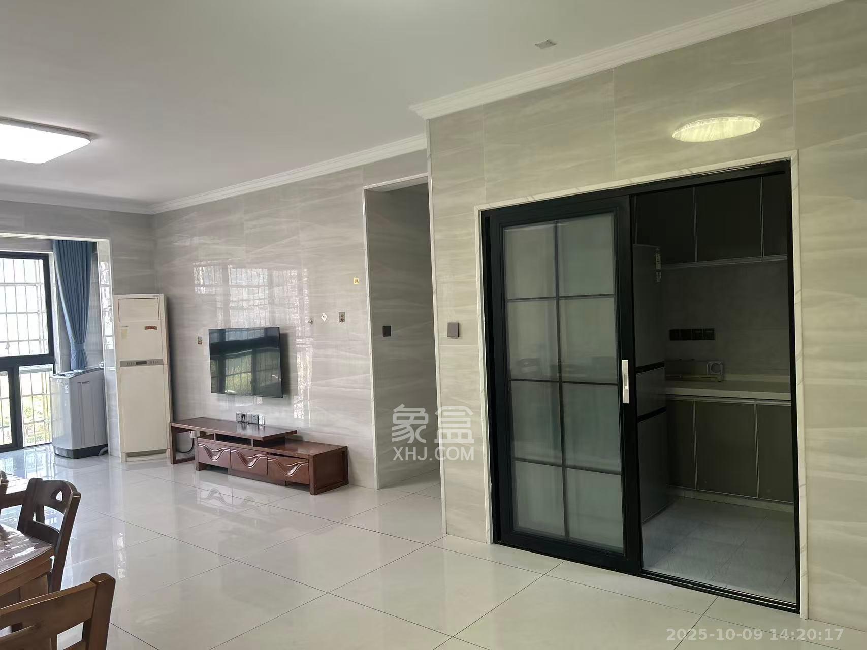 岳鞍阁小区  3室2厅2卫    2200.0元/月 岳鞍阁小区  3室2厅2卫    2200.0元/月室内图