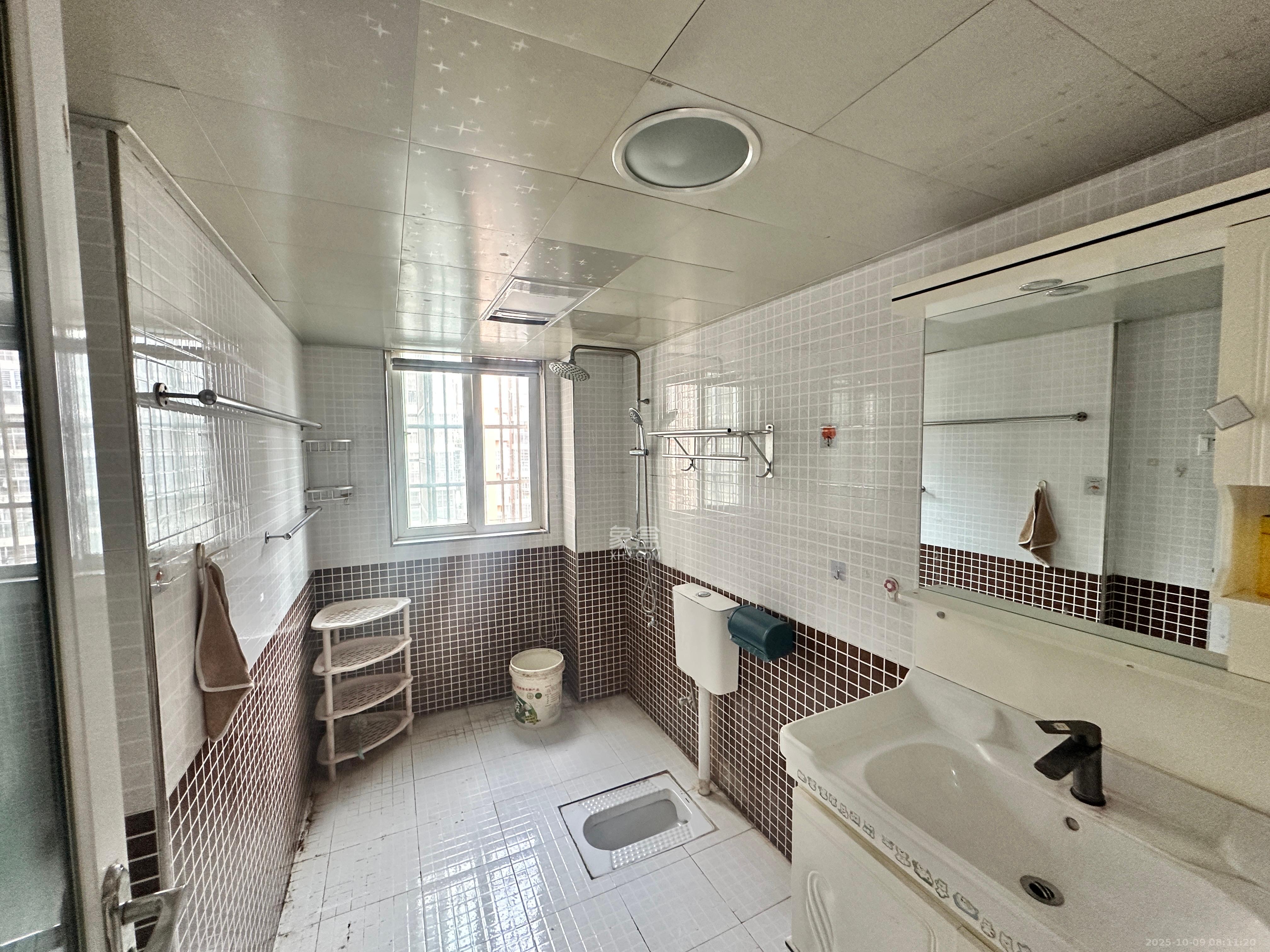 弘欣公寓  4室2厅1卫    2400.0元/月 弘欣公寓  4室2厅1卫    2400.0元/月室内图