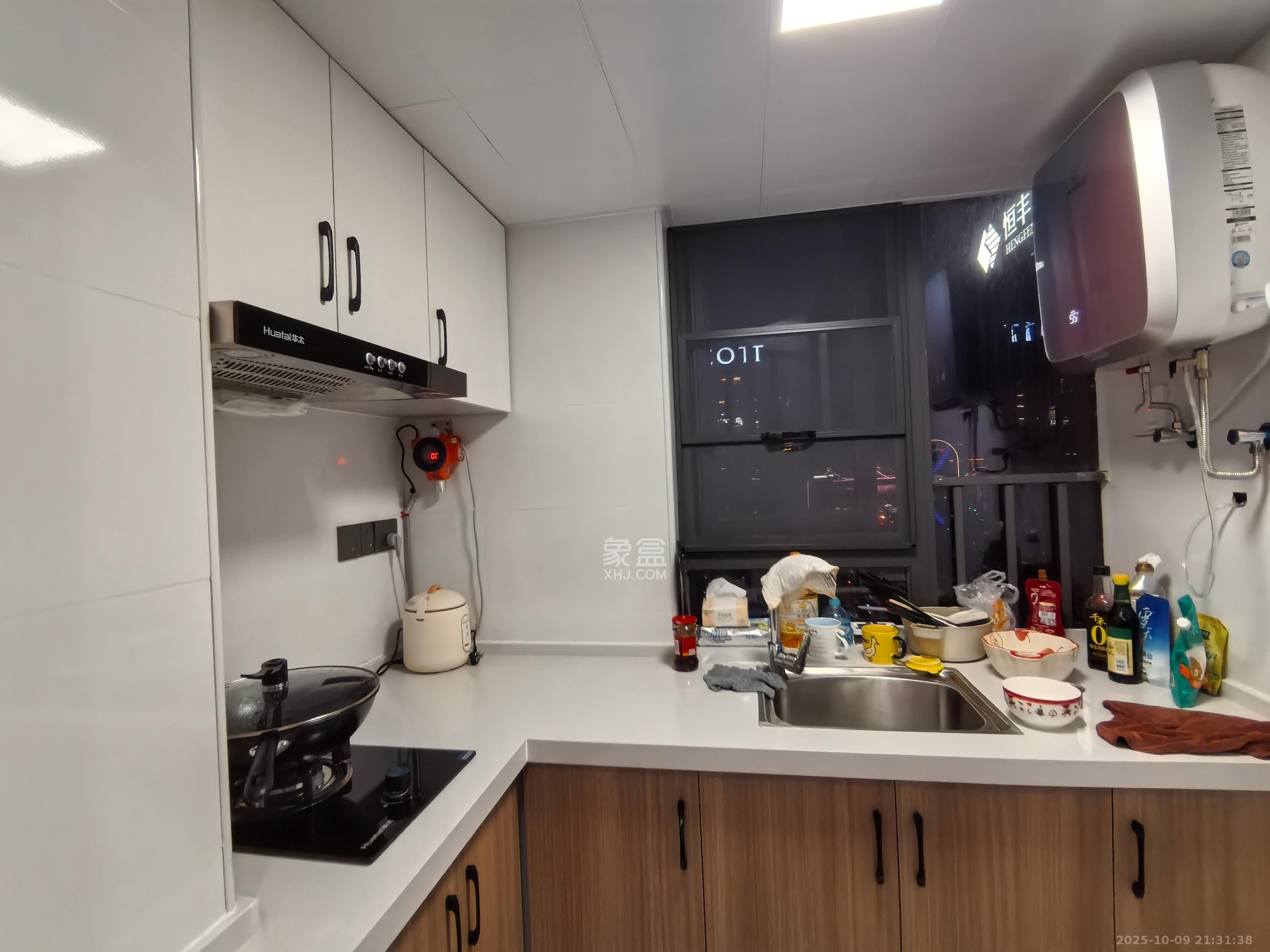 卓越中寰 2室1厅1卫 2500.0元/月 卓越中寰 2室1厅1卫 2500.0元/月室内图