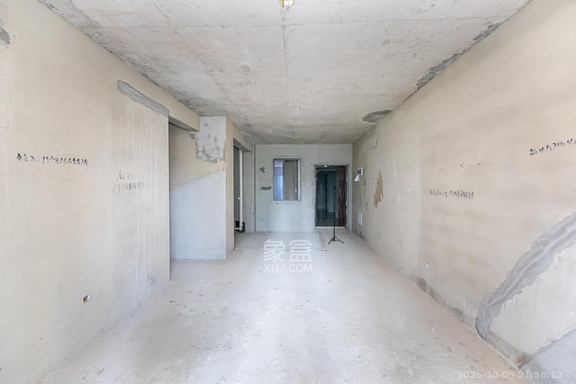 润和滨江广场（润和中央广场）  4室2厅2卫    83.8万客厅