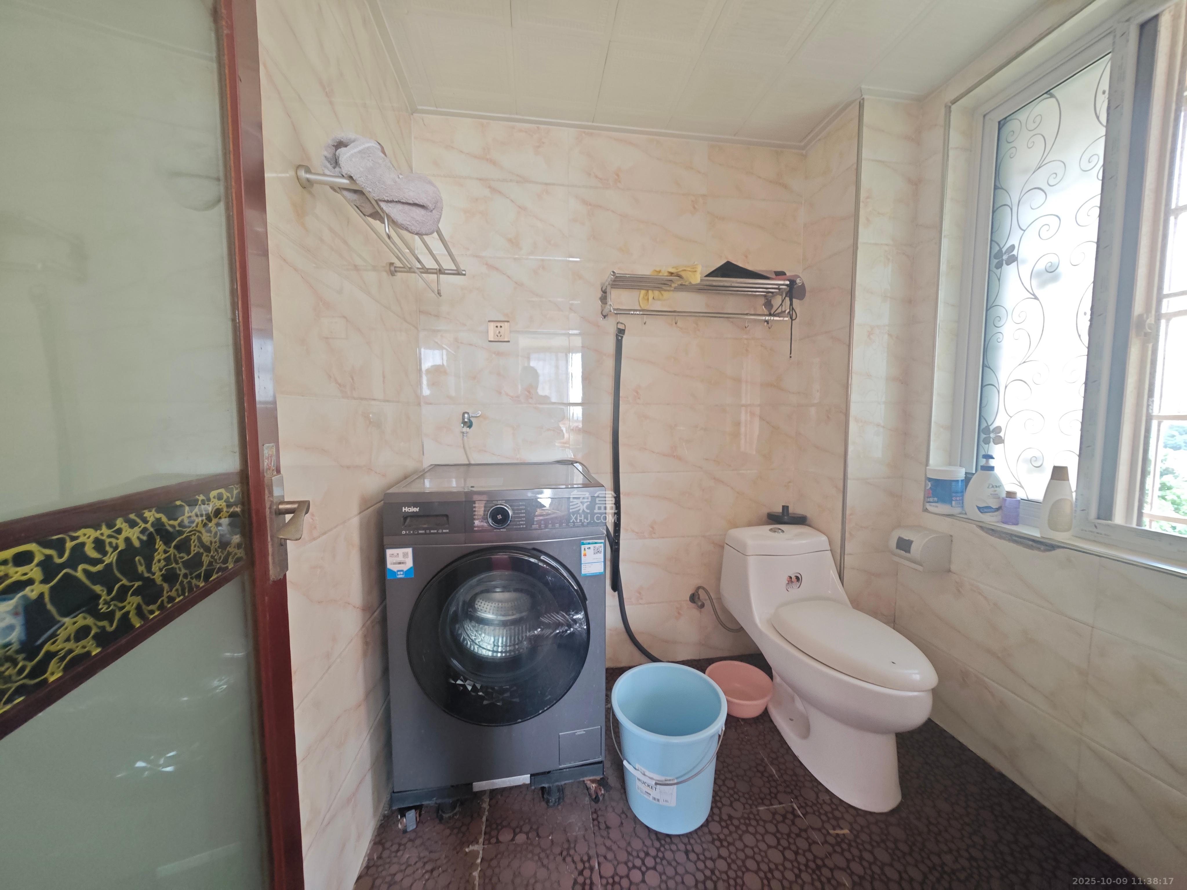 爵士湘  3室2厅2卫    1900.0元/月室内图