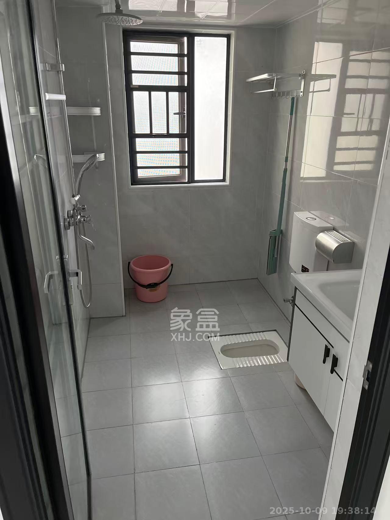 金南家园三期  3室2厅2卫    2500.0元/月 金南家园三期  3室2厅2卫    2500.0元/月室内图1