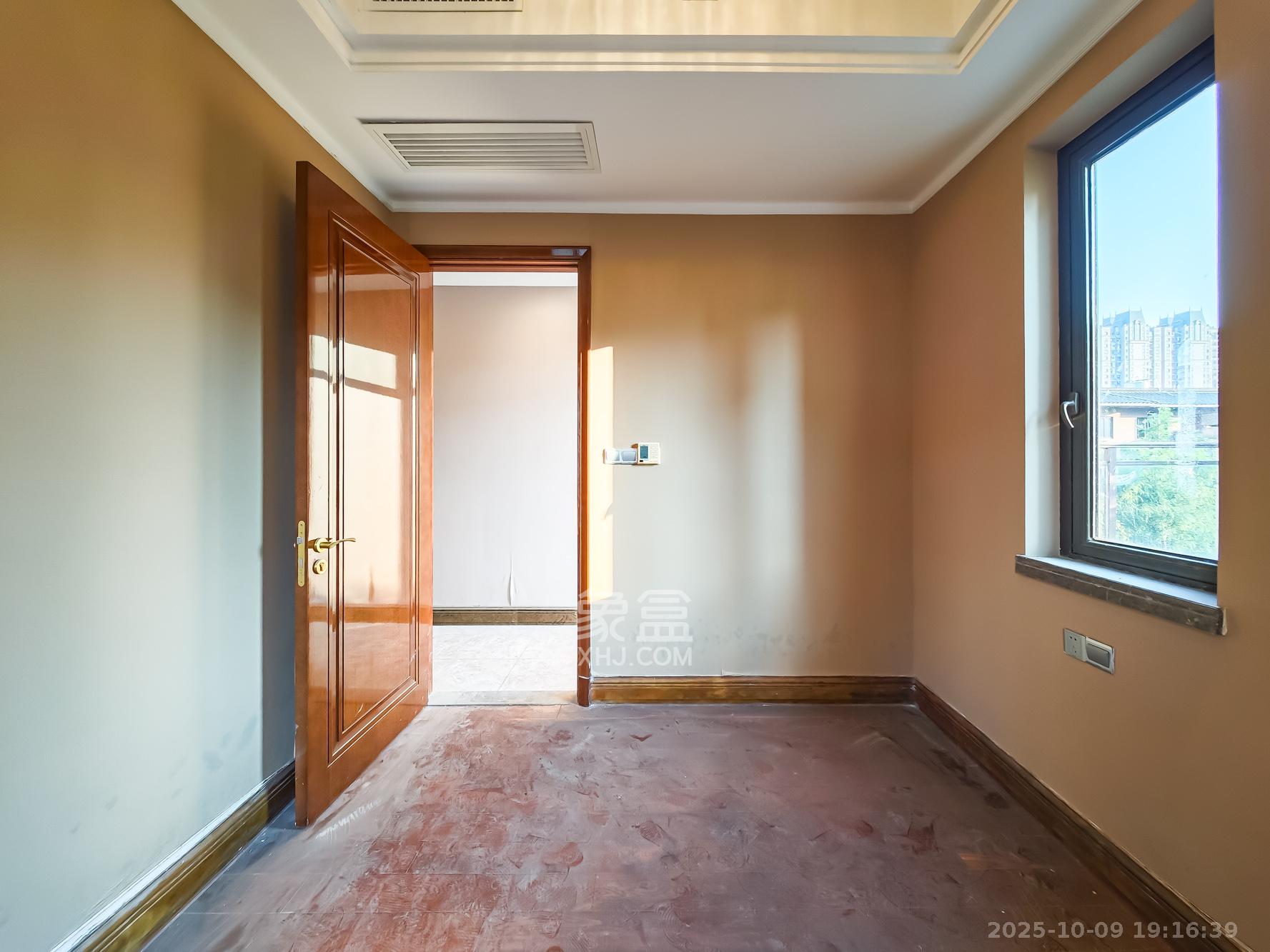 恒大御景天下城一期  4室2厅3卫    268.0万卧室