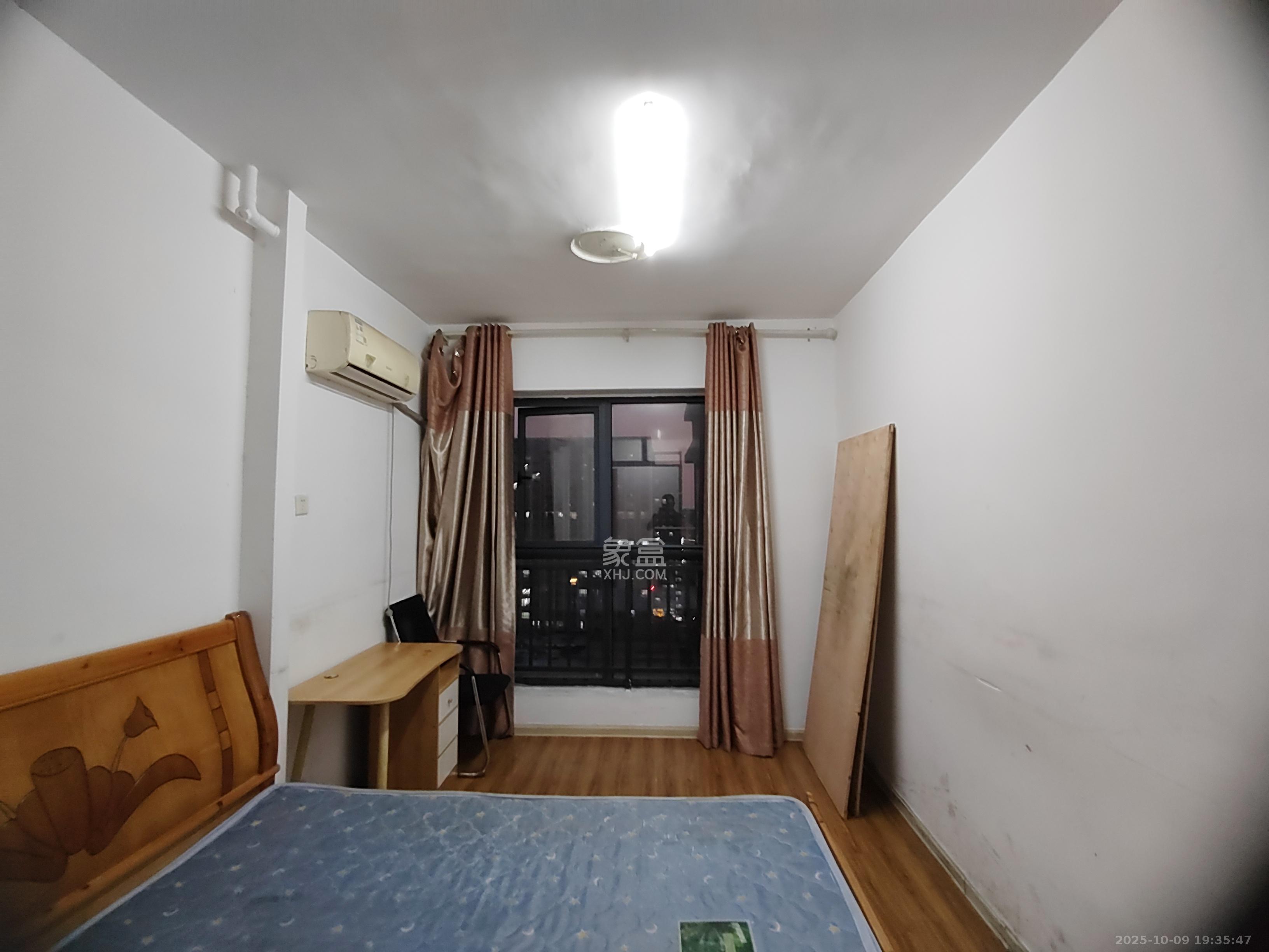 奥克斯广场 3室2厅2卫 3200.0元/月 奥克斯广场 3室2厅2卫 3200.0元/月室内图