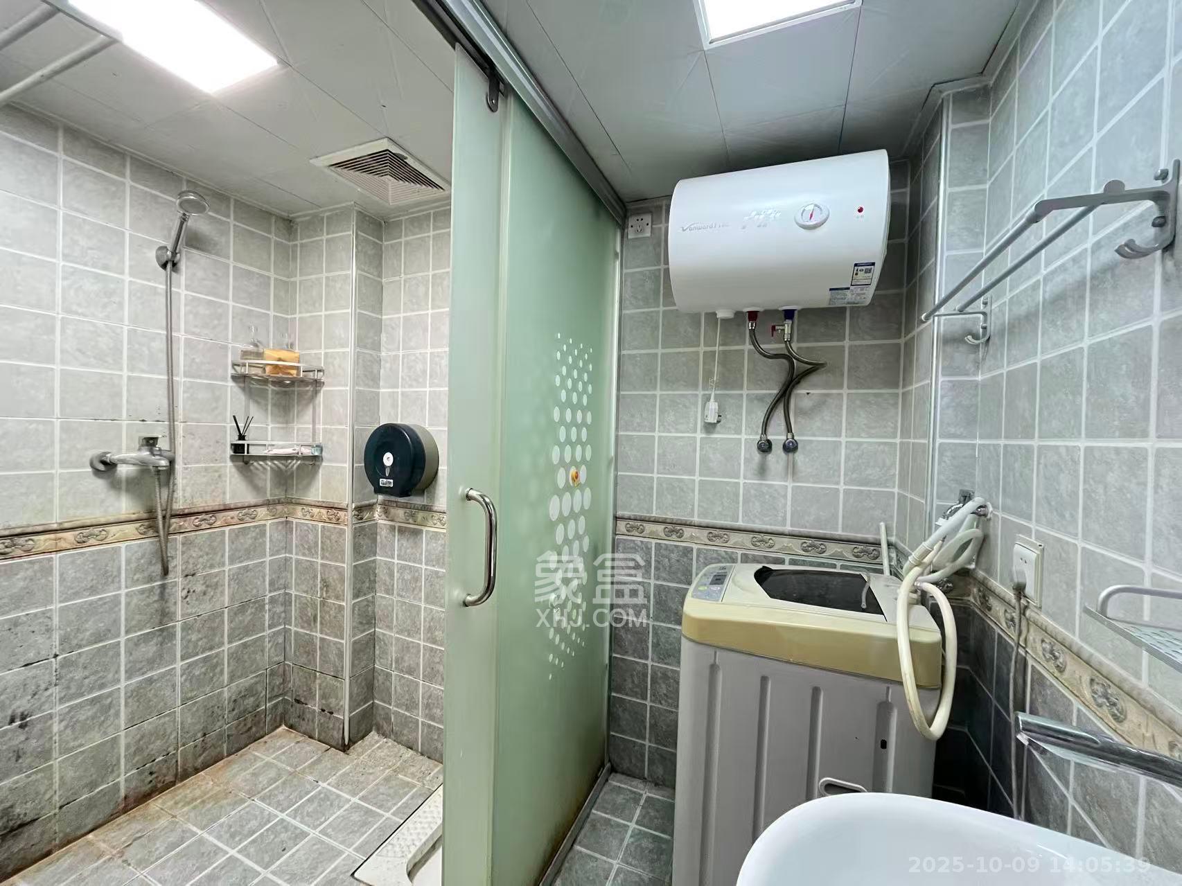 保利麓谷林语I区  1室1厅1卫    1300.0元/月室内图