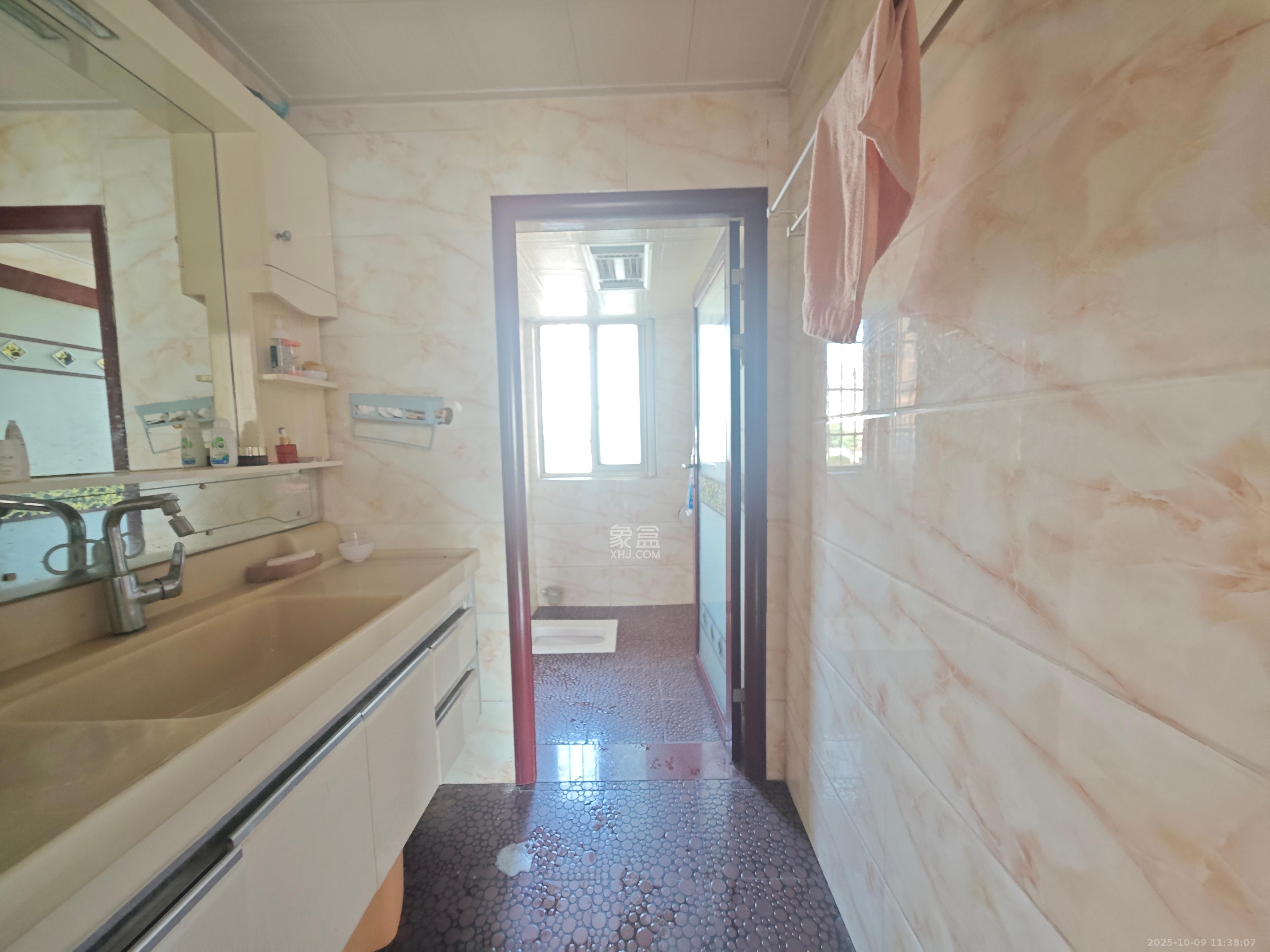 爵士湘  3室2厅2卫    1900.0元/月室内图