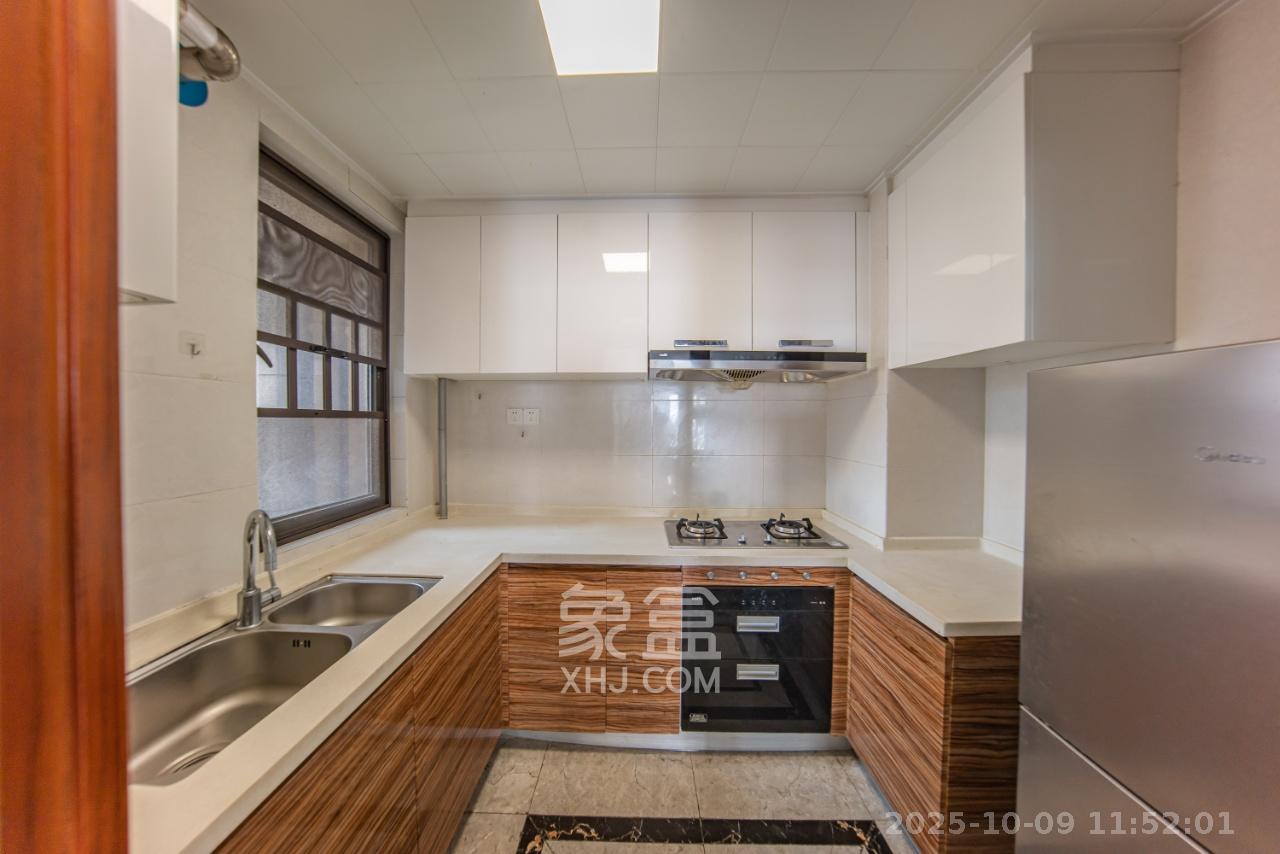 中海国际五期  3室2厅2卫    2200.0元/月小区图